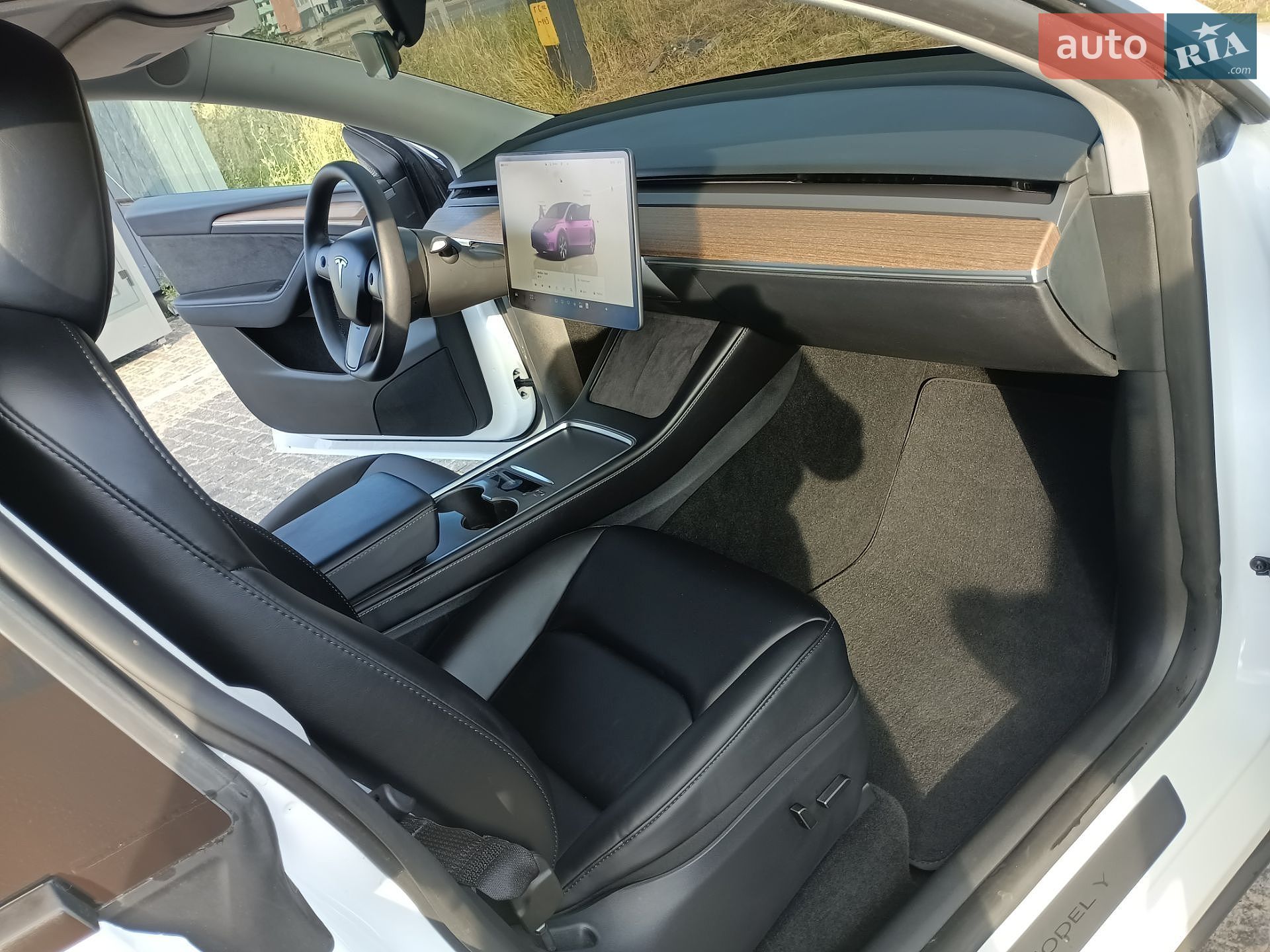 Tesla Model Y 2024 VIN 7SAYGDEE5RF090807 фото оголошення 10 з 32