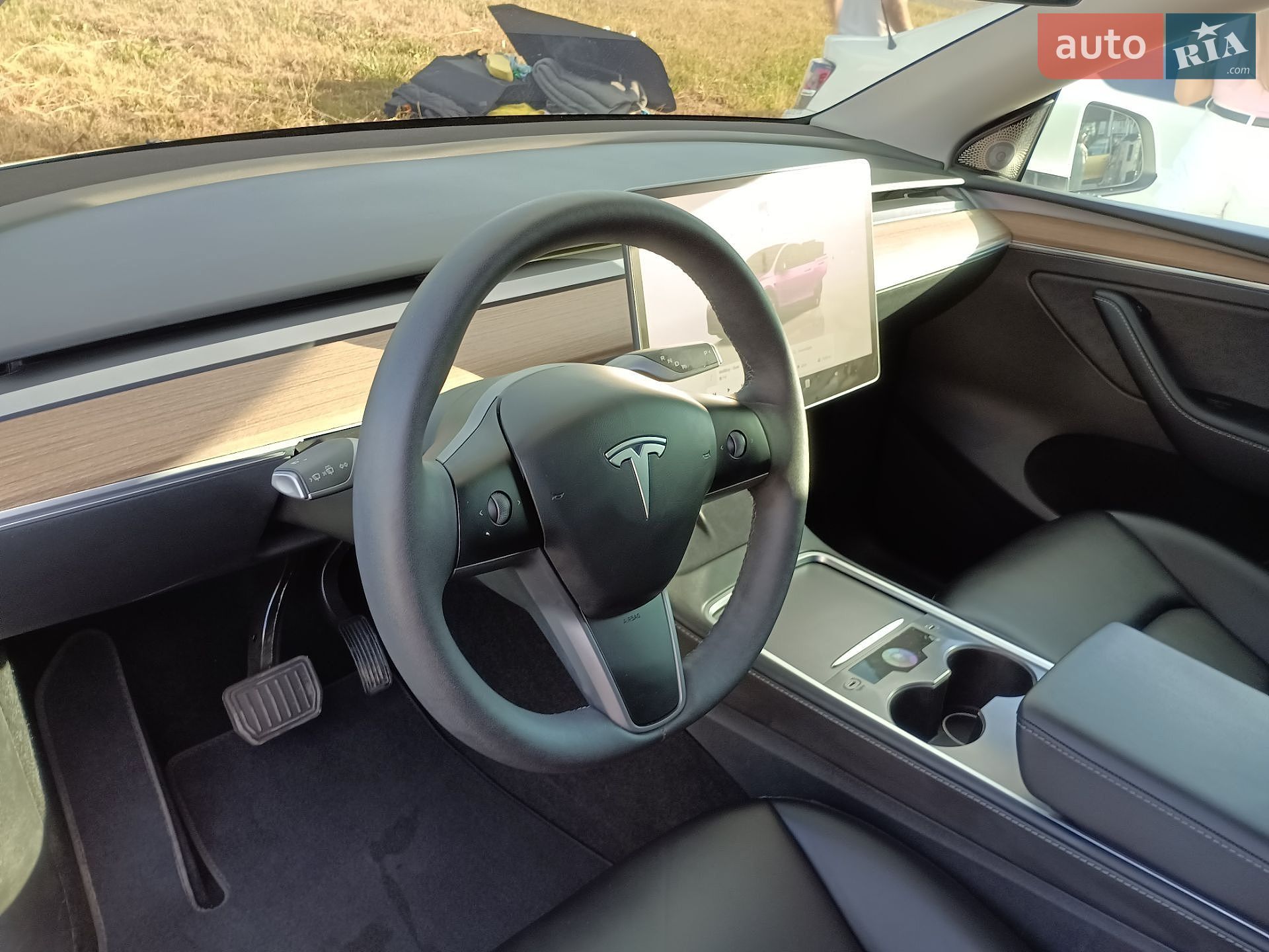 Tesla Model Y 2024 VIN 7SAYGDEE5RF090807 фото оголошення 14 з 32