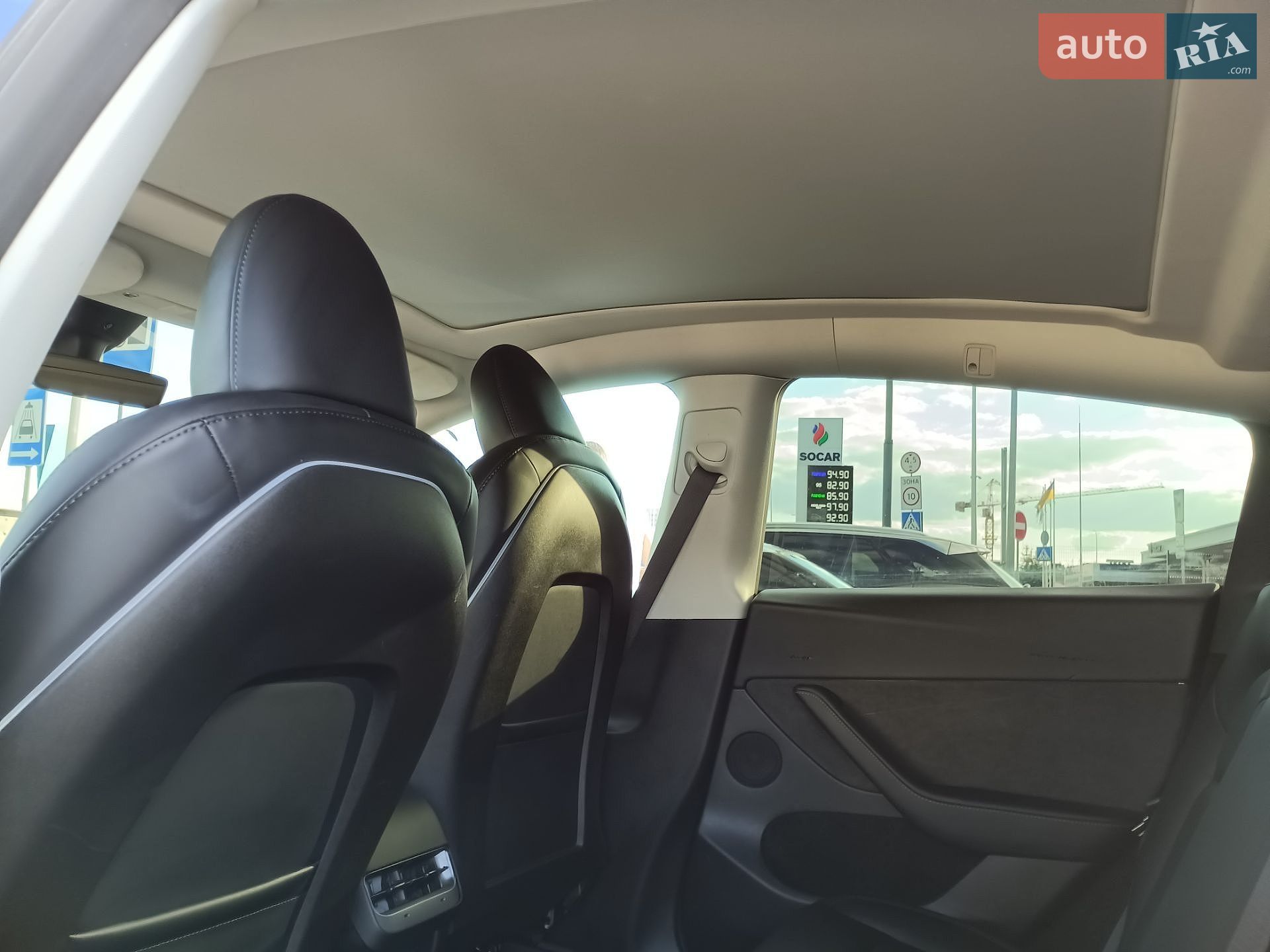 Tesla Model Y 2024 VIN 7SAYGDEE5RF090807 фото оголошення 17 з 32