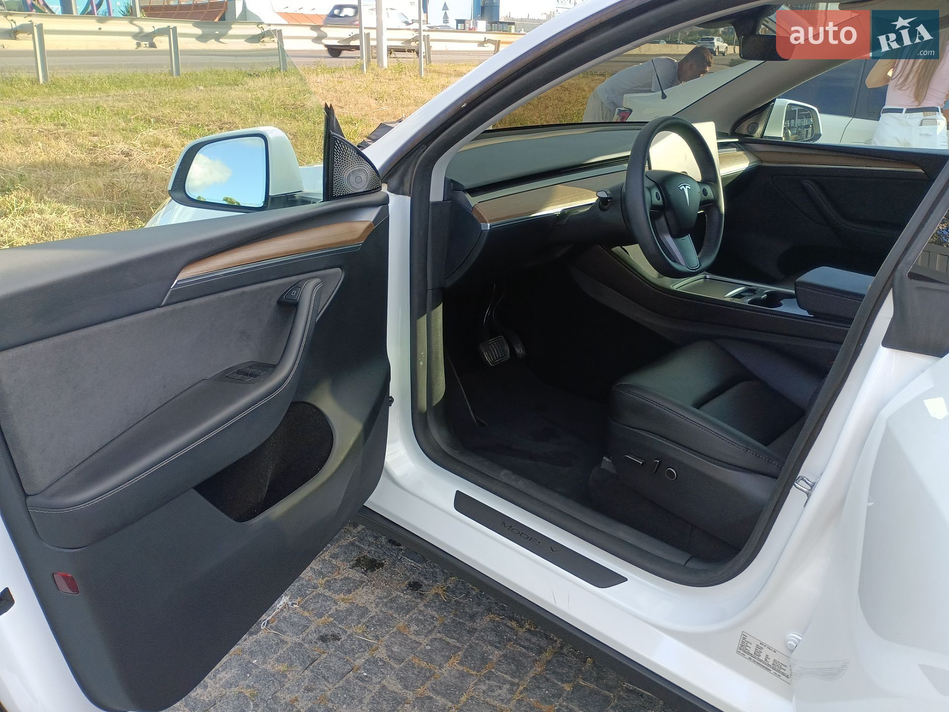 Tesla Model Y 2024 VIN 7SAYGDEE5RF090807 фото оголошення 19 з 32