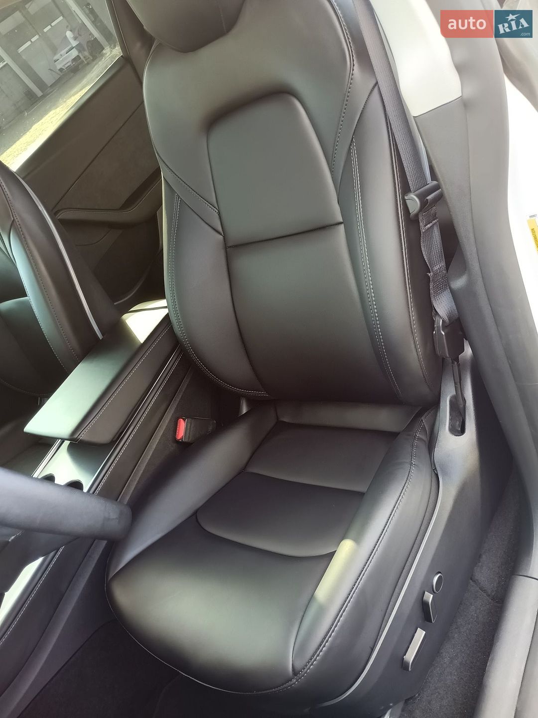 Tesla Model Y 2024 VIN 7SAYGDEE5RF090807 фото оголошення 15 з 32
