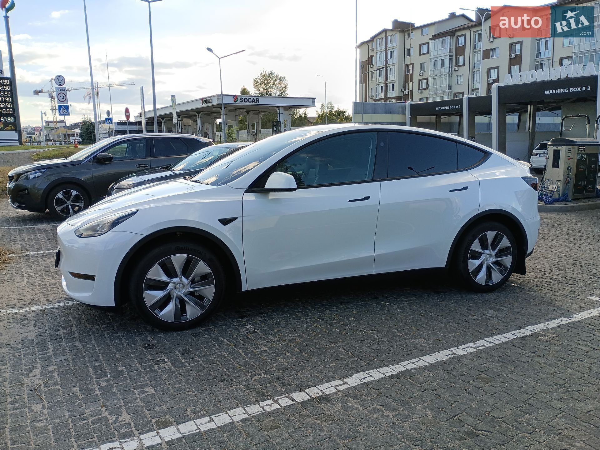 Tesla Model Y 2024 VIN 7SAYGDEE5RF090807 фото оголошення 22 з 32