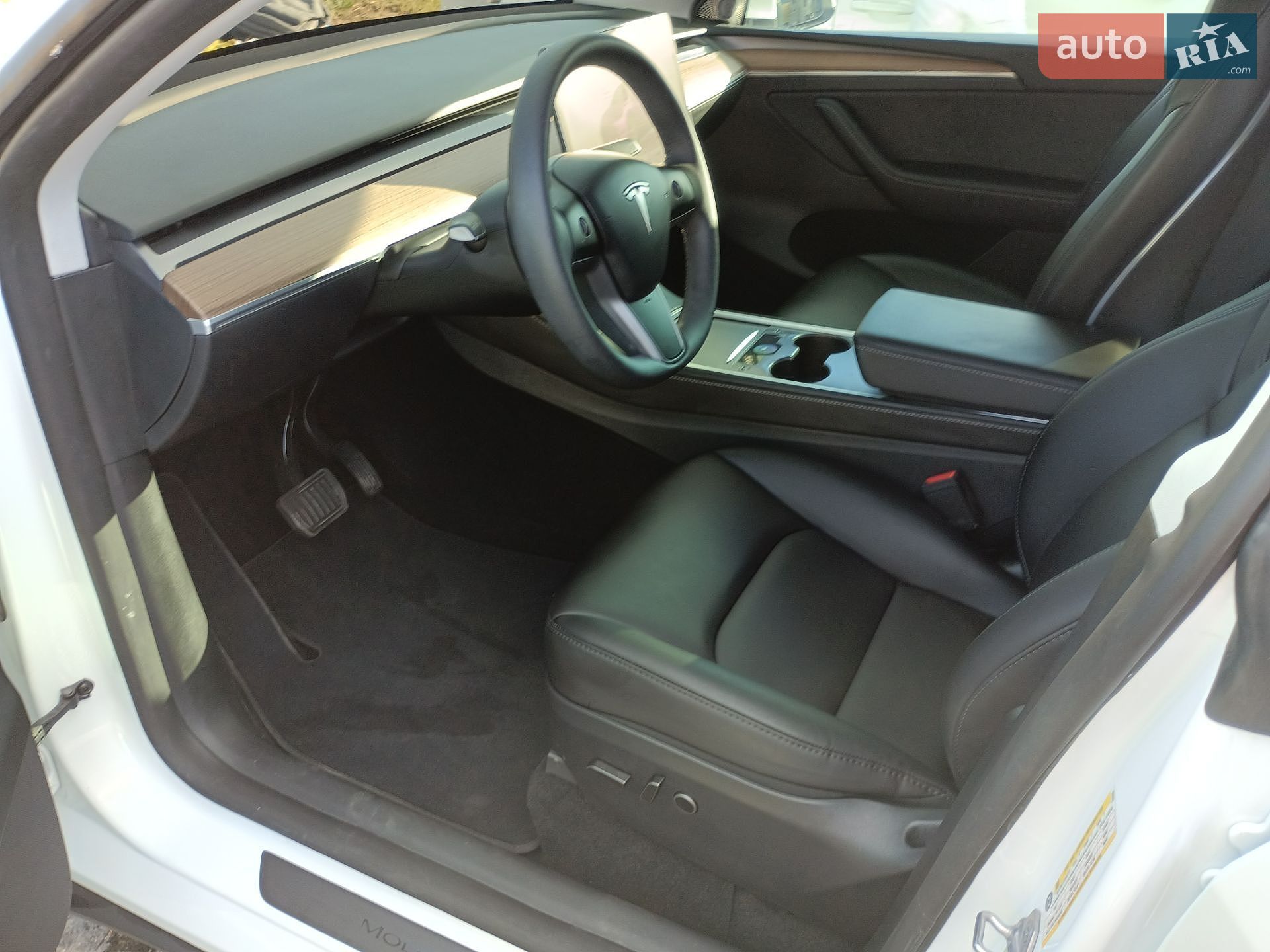 Tesla Model Y 2024 VIN 7SAYGDEE5RF090807 фото оголошення 21 з 32
