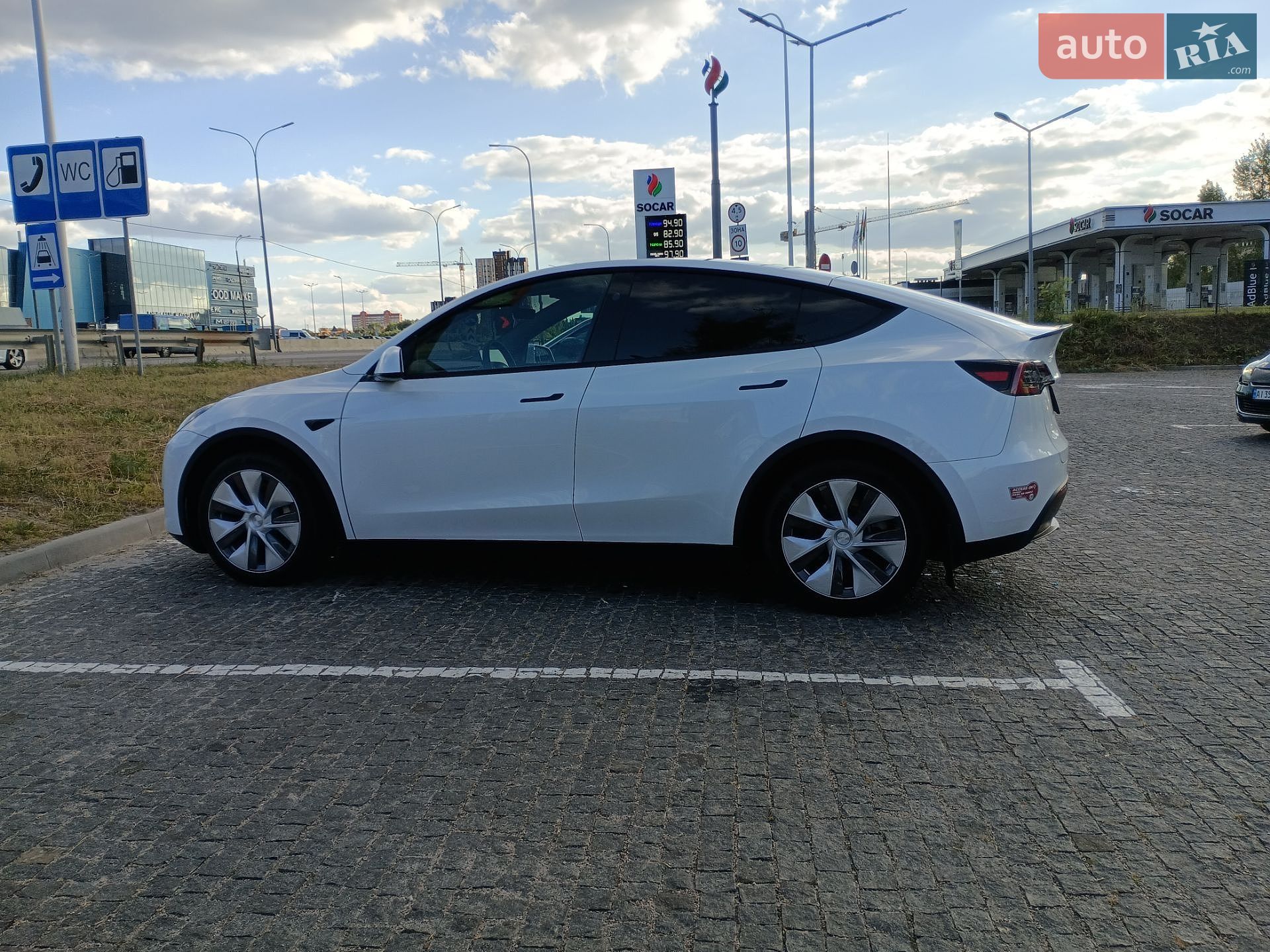 Tesla Model Y 2024 VIN 7SAYGDEE5RF090807 фото оголошення 26 з 32