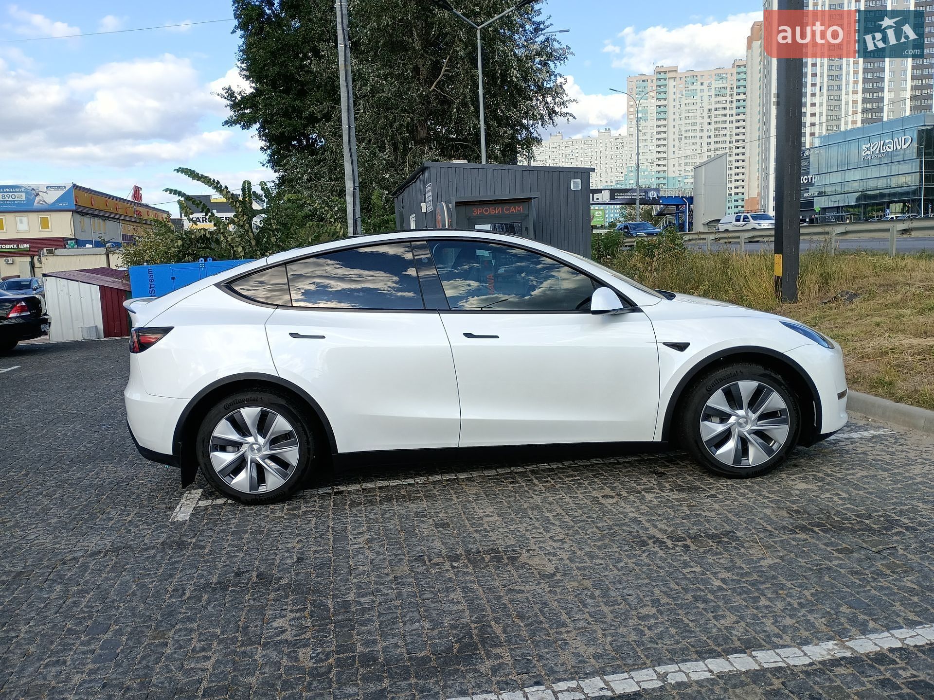 Tesla Model Y 2024 VIN 7SAYGDEE5RF090807 фото оголошення 29 з 32