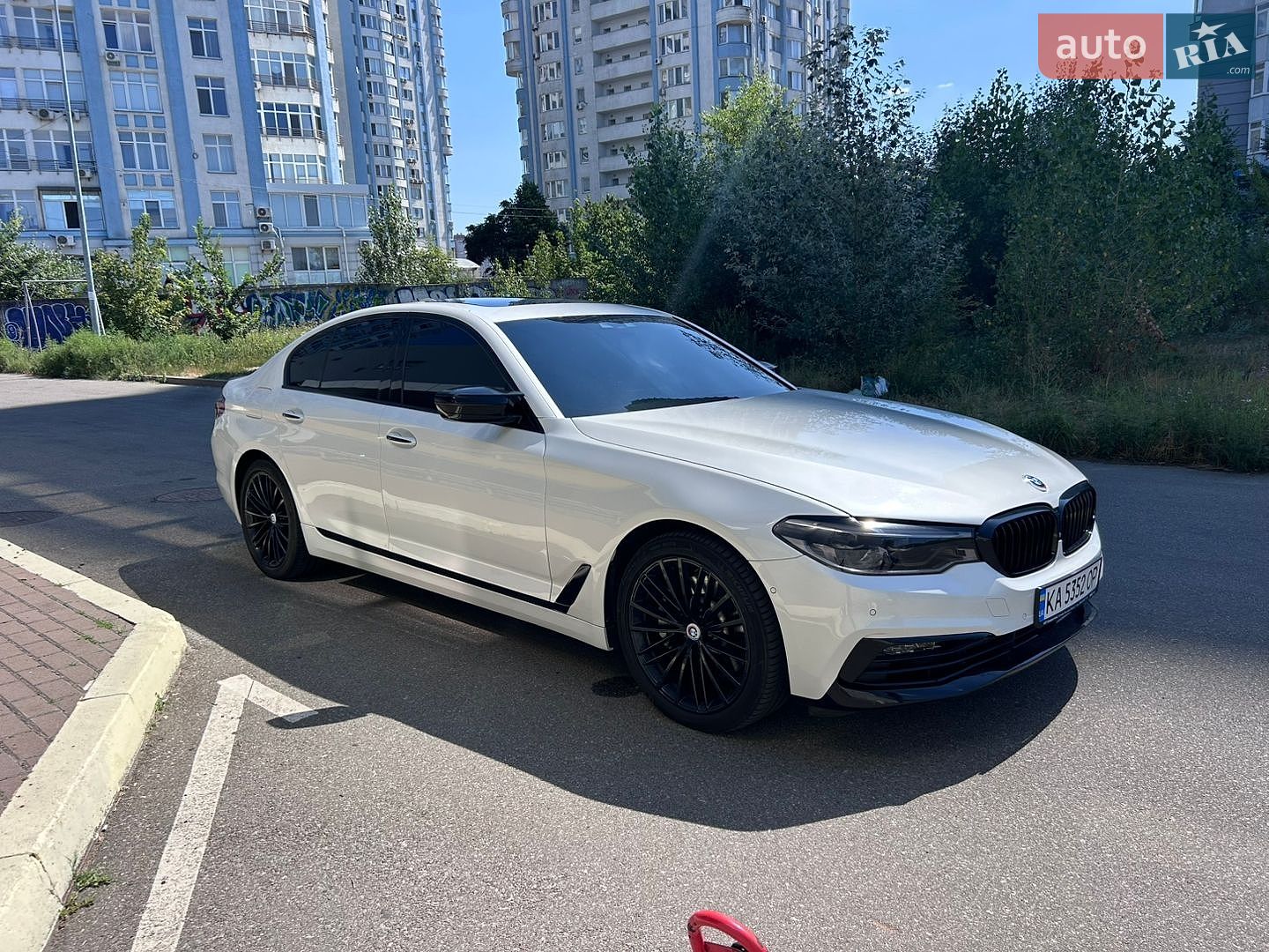 BMW 5 Series 2017 VIN WBAJA5C3XHG893895 фото оголошення 4 з 29