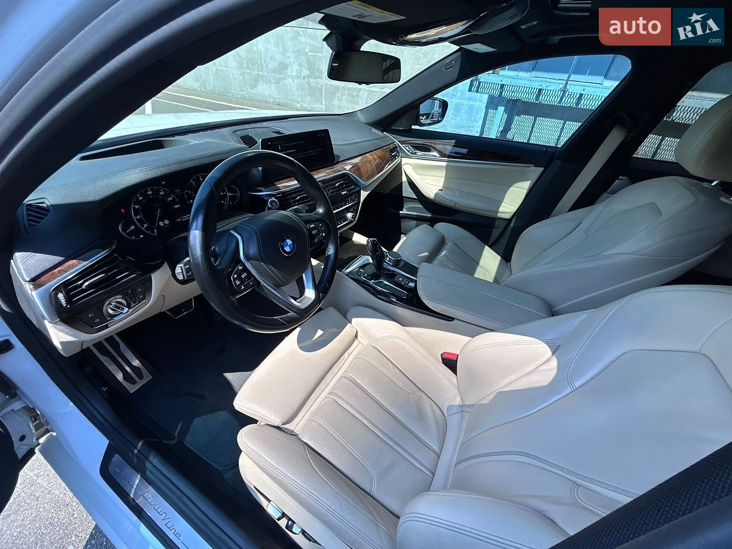 BMW 5 Series 2017 VIN WBAJA5C3XHG893895 фото оголошення 10 з 29