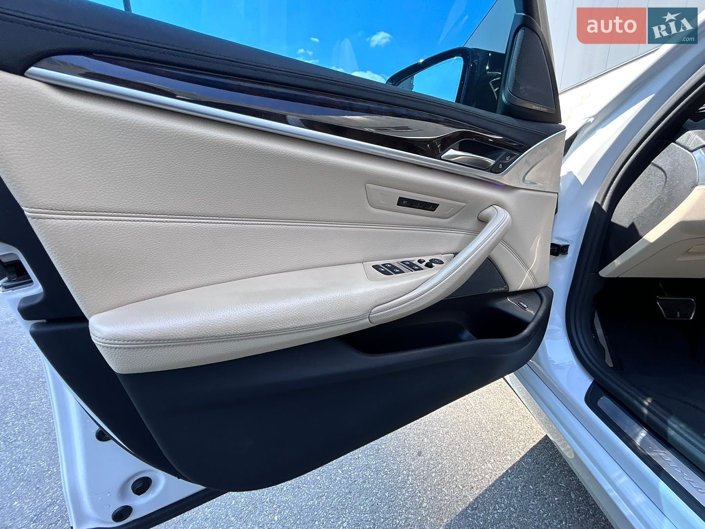 BMW 5 Series 2017 VIN WBAJA5C3XHG893895 фото оголошення 15 з 29