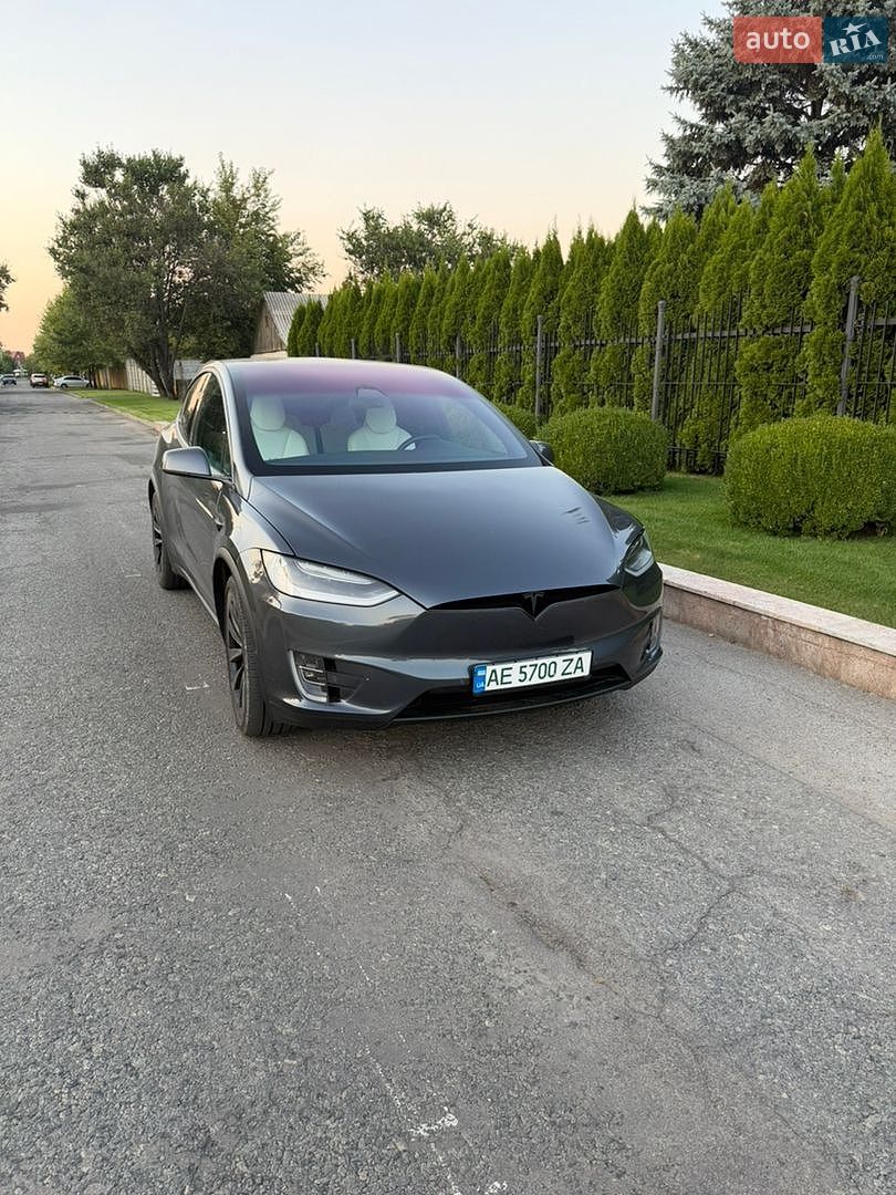 Tesla Model X 2018 VIN 5YJXCDE27JF137267 фото оголошення 8 з 23