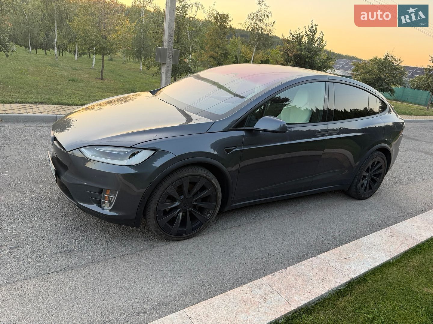 Tesla Model X 2018 VIN 5YJXCDE27JF137267 фото оголошення 2 з 23