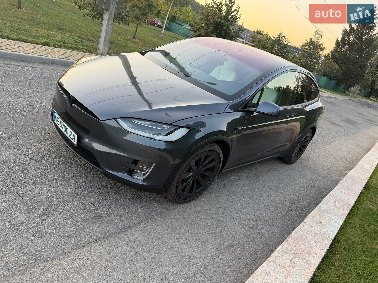 Tesla Model X 2018 VIN 5YJXCDE27JF137267 фото оголошення 3 з 23