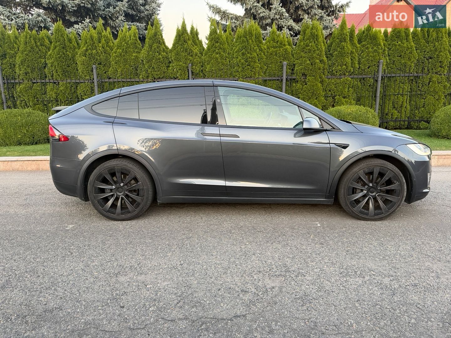 Tesla Model X 2018 VIN 5YJXCDE27JF137267 фото оголошення 4 з 23