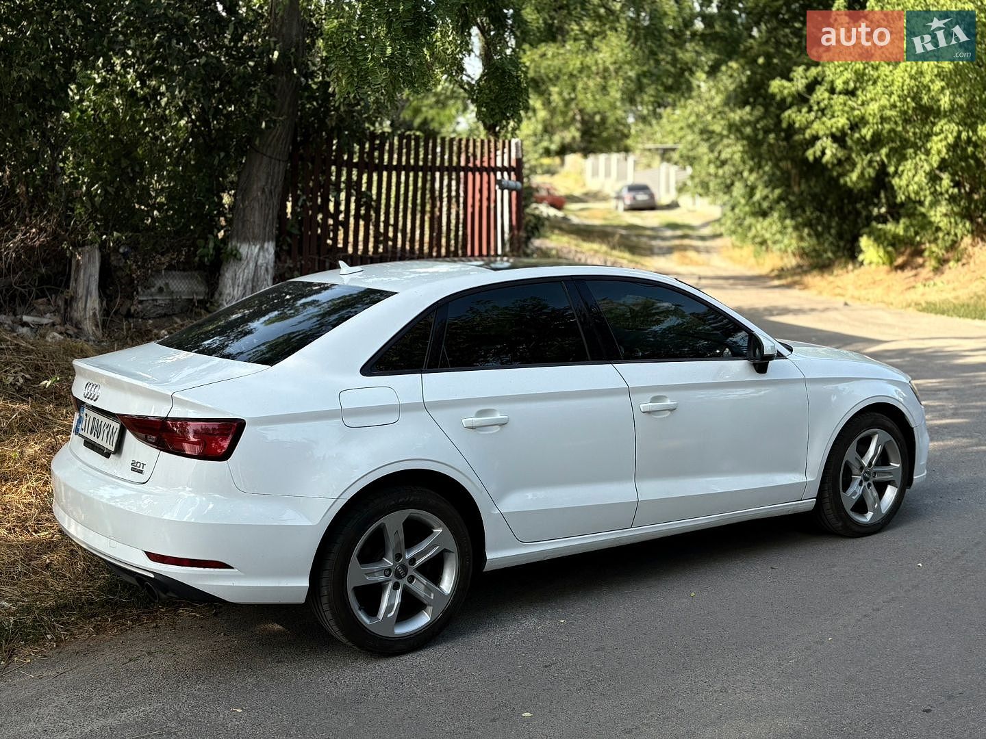 Audi A3 2017 VIN WAUB8GFFXH1020569 фото оголошення 4 з 8