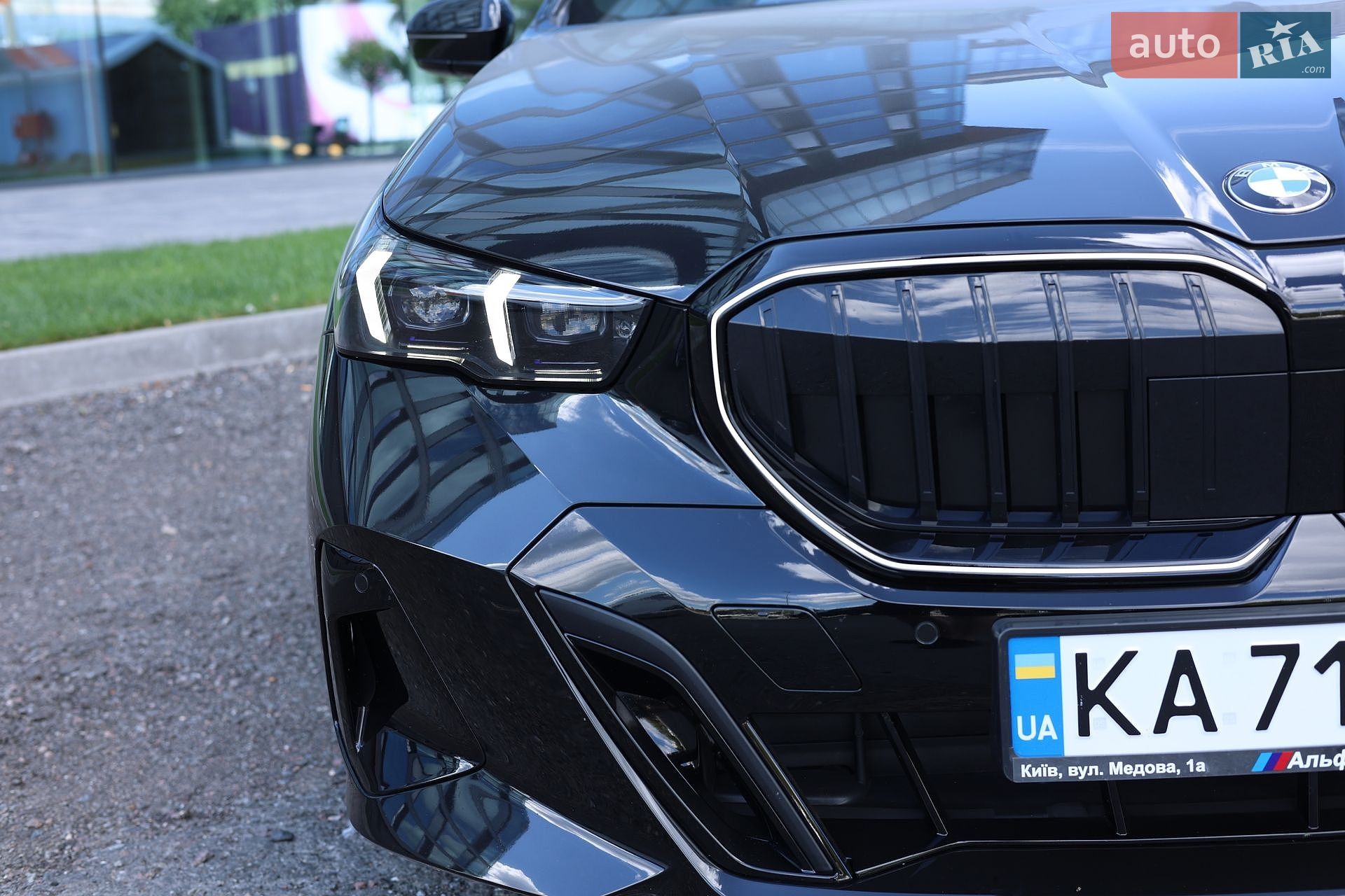 BMW 5 Series 2023 VIN WBA11FJ080CR13197 фото оголошення 3 з 80
