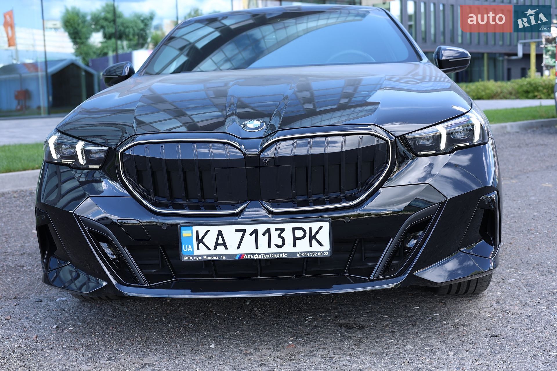 BMW 5 Series 2023 VIN WBA11FJ080CR13197 фото оголошення 2 з 80