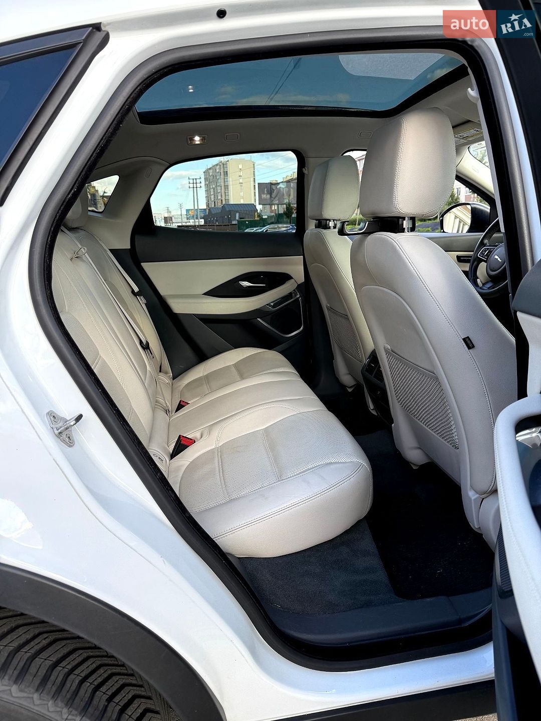 Jaguar E-Pace 2018 VIN SADFJ2FX9K1Z47465 фото оголошення 7 з 8