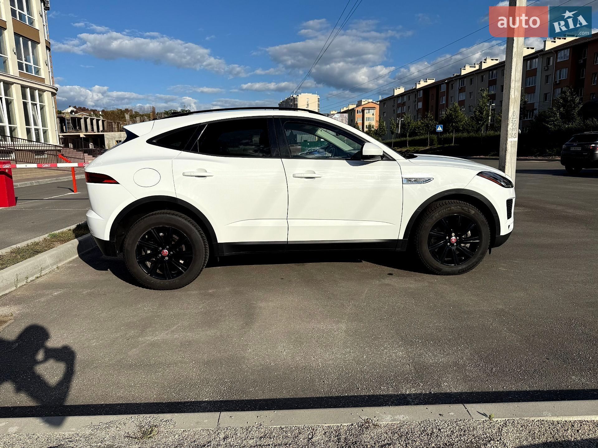 Jaguar E-Pace 2018 VIN SADFJ2FX9K1Z47465 фото оголошення 2 з 8