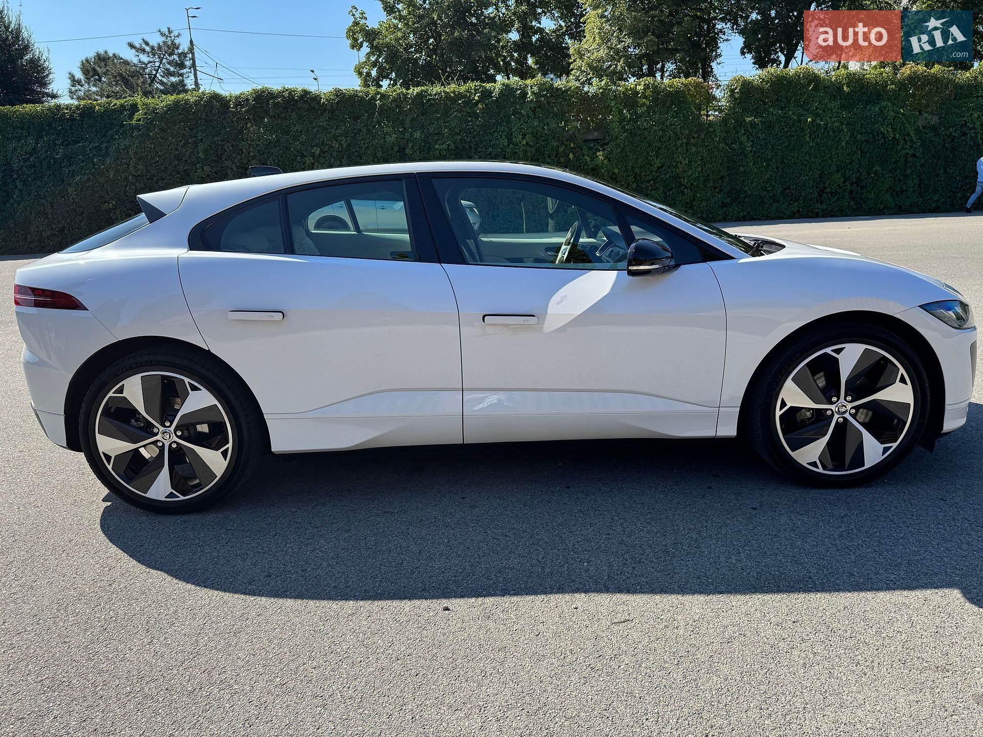 Jaguar I-Pace 2023 VIN SADHA2B11R1631546 фото оголошення 4 з 36