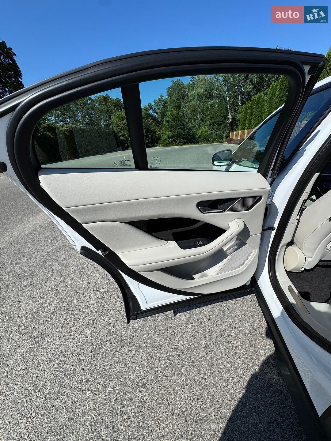 Jaguar I-Pace 2023 VIN SADHA2B11R1631546 фото оголошення 17 з 36
