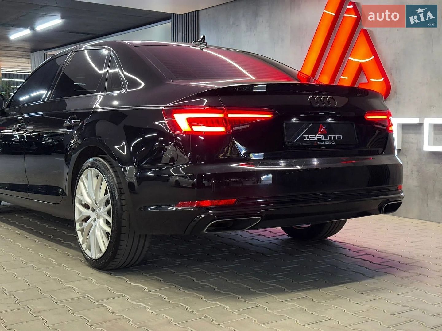 Audi A4 2018 VIN WAUGMAF47KN005332 фото оголошення 7 з 67
