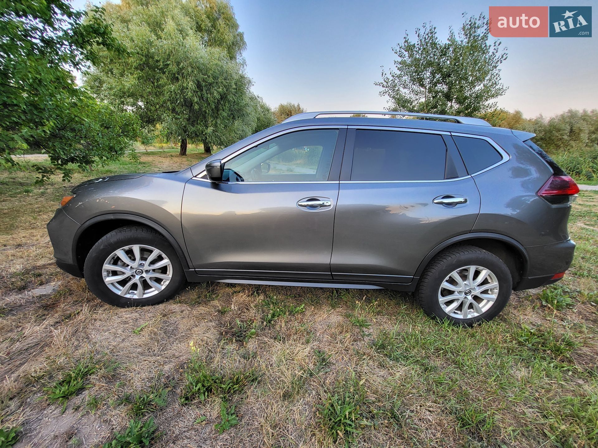 Nissan Rogue 2018 VIN KNMAT2MV6KP504978 фото оголошення 2 з 18