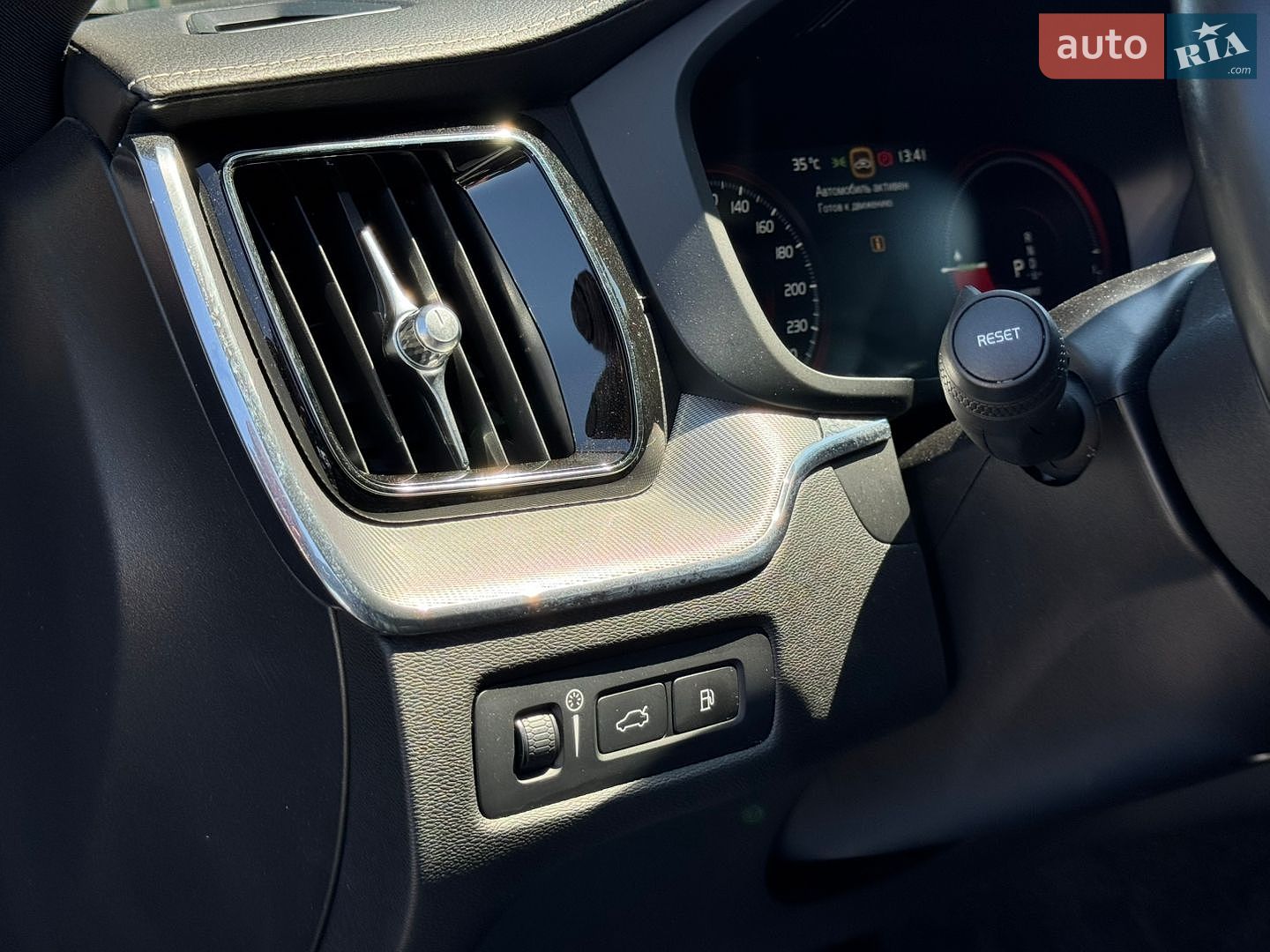 Volvo XC60 2019 VIN LYVBK0DP0LB520006 фото оголошення 27 з 68