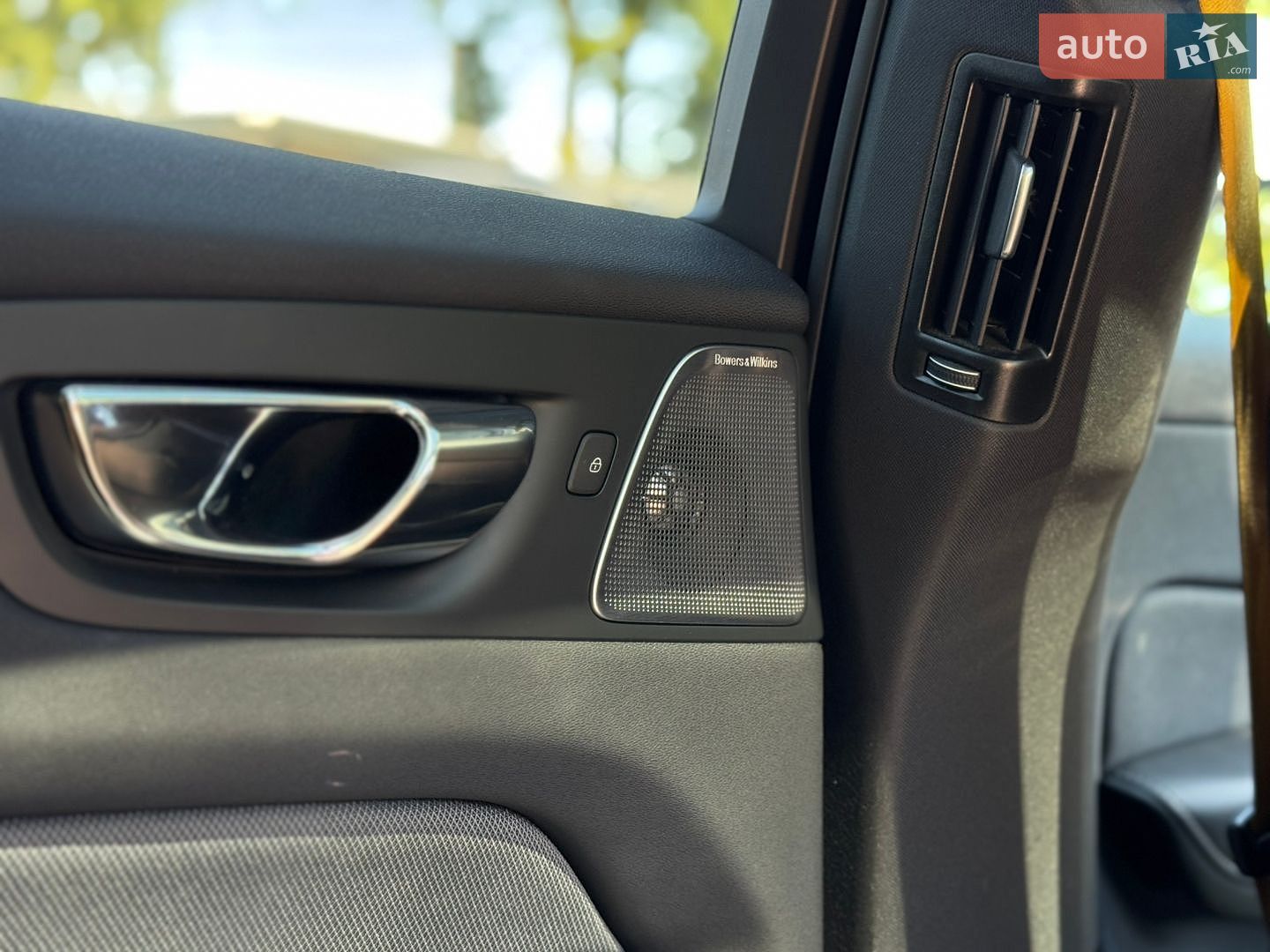 Volvo XC60 2019 VIN LYVBK0DP0LB520006 фото оголошення 54 з 68