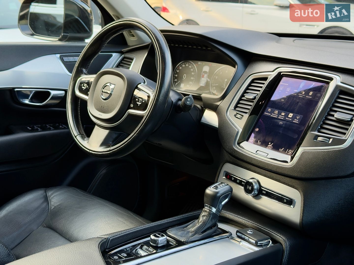Volvo XC90 2017 VIN YV4A22PK9H1174797 фото оголошення 2 з 56