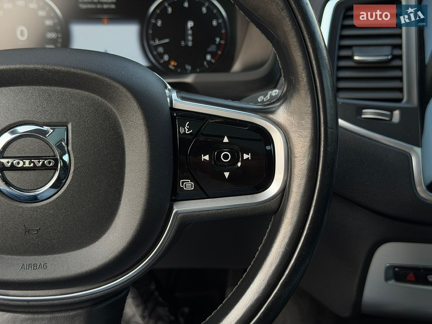 Volvo XC90 2017 VIN YV4A22PK9H1174797 фото оголошення 29 з 56