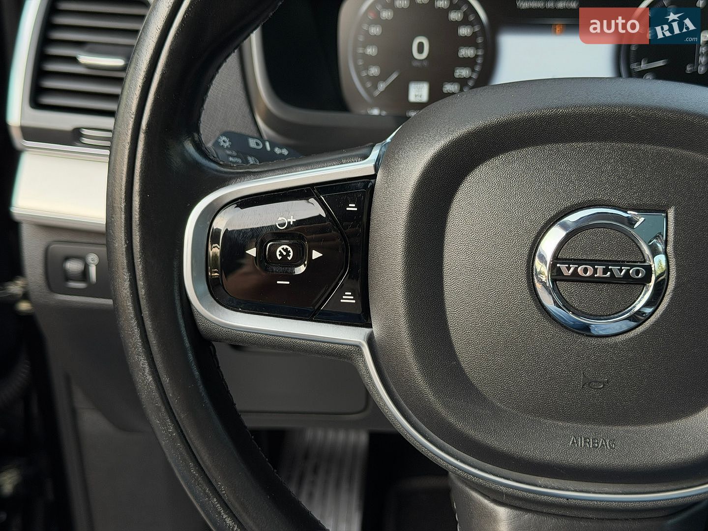 Volvo XC90 2017 VIN YV4A22PK9H1174797 фото оголошення 30 з 56