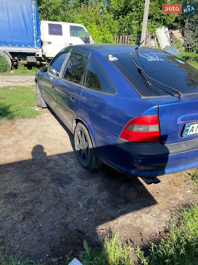 Opel Vectra 1996 VIN W0L000038T7608715 фото оголошення 2 з 8