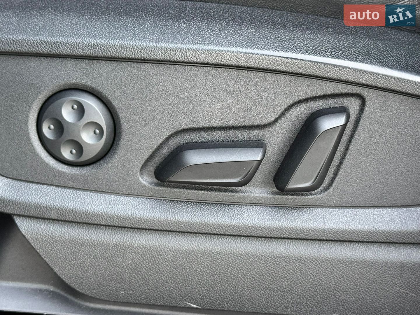 Audi SQ5 2018 VIN WA1A4AFY8J2120897 фото оголошення 26 з 41