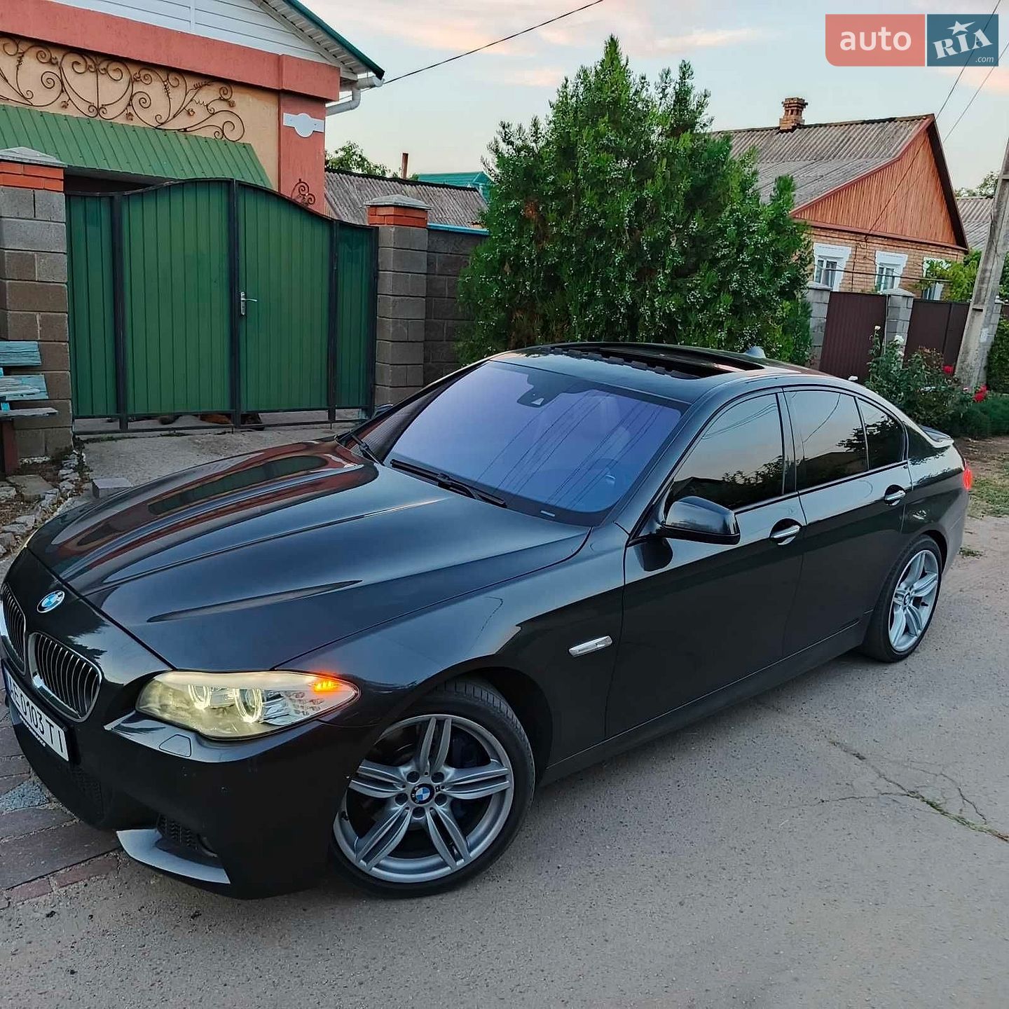 BMW 5 Series 2012 VIN WBAFU7C58CDU61049 фото оголошення 2 з 39