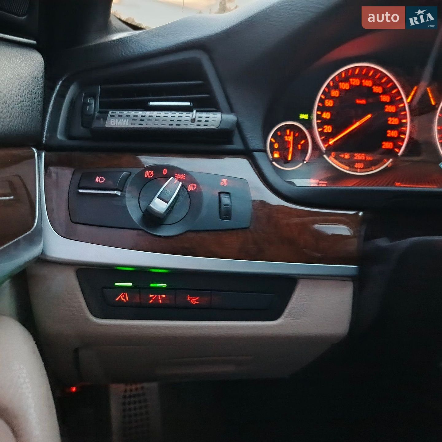 BMW 5 Series 2012 VIN WBAFU7C58CDU61049 фото оголошення 15 з 39