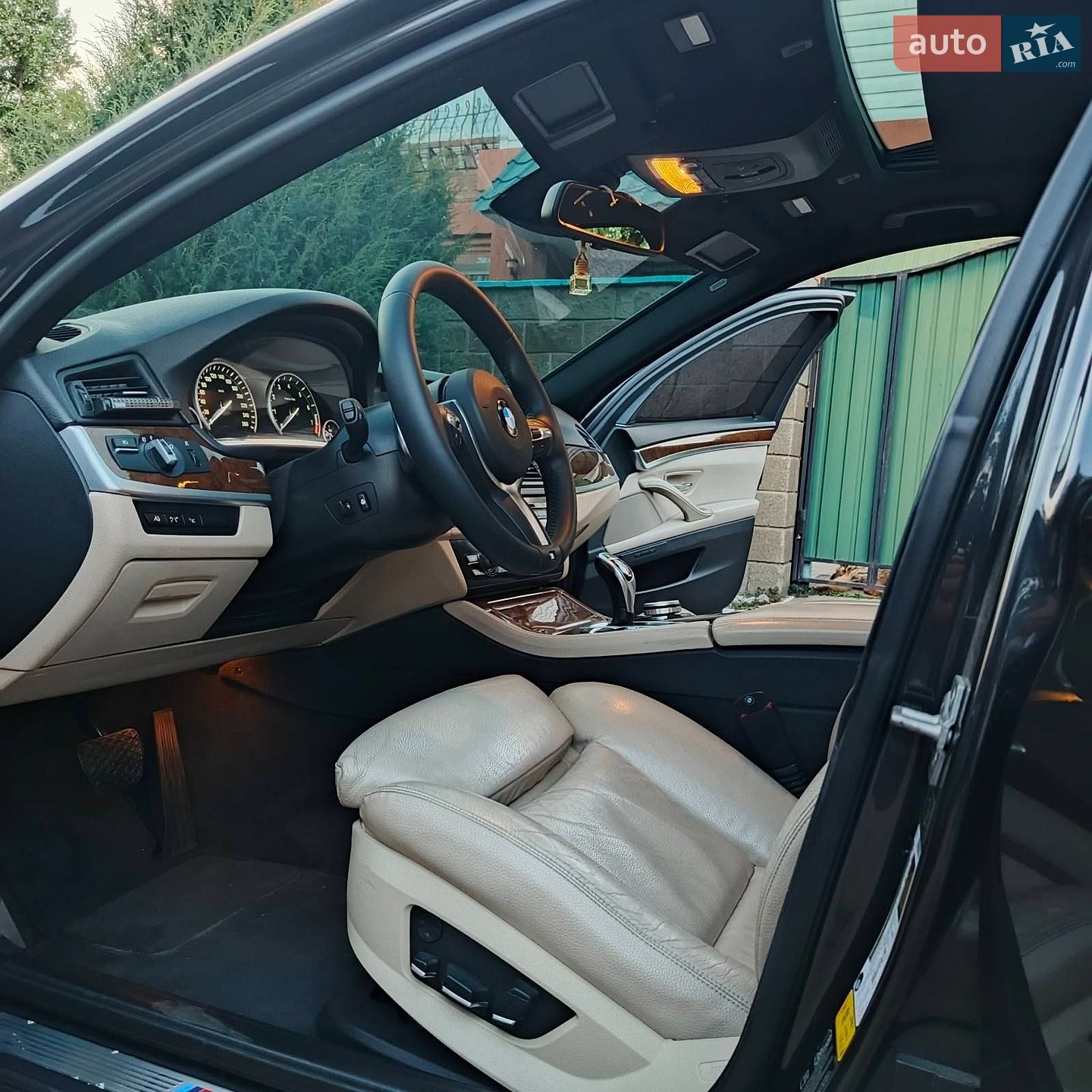 BMW 5 Series 2012 VIN WBAFU7C58CDU61049 фото оголошення 24 з 39