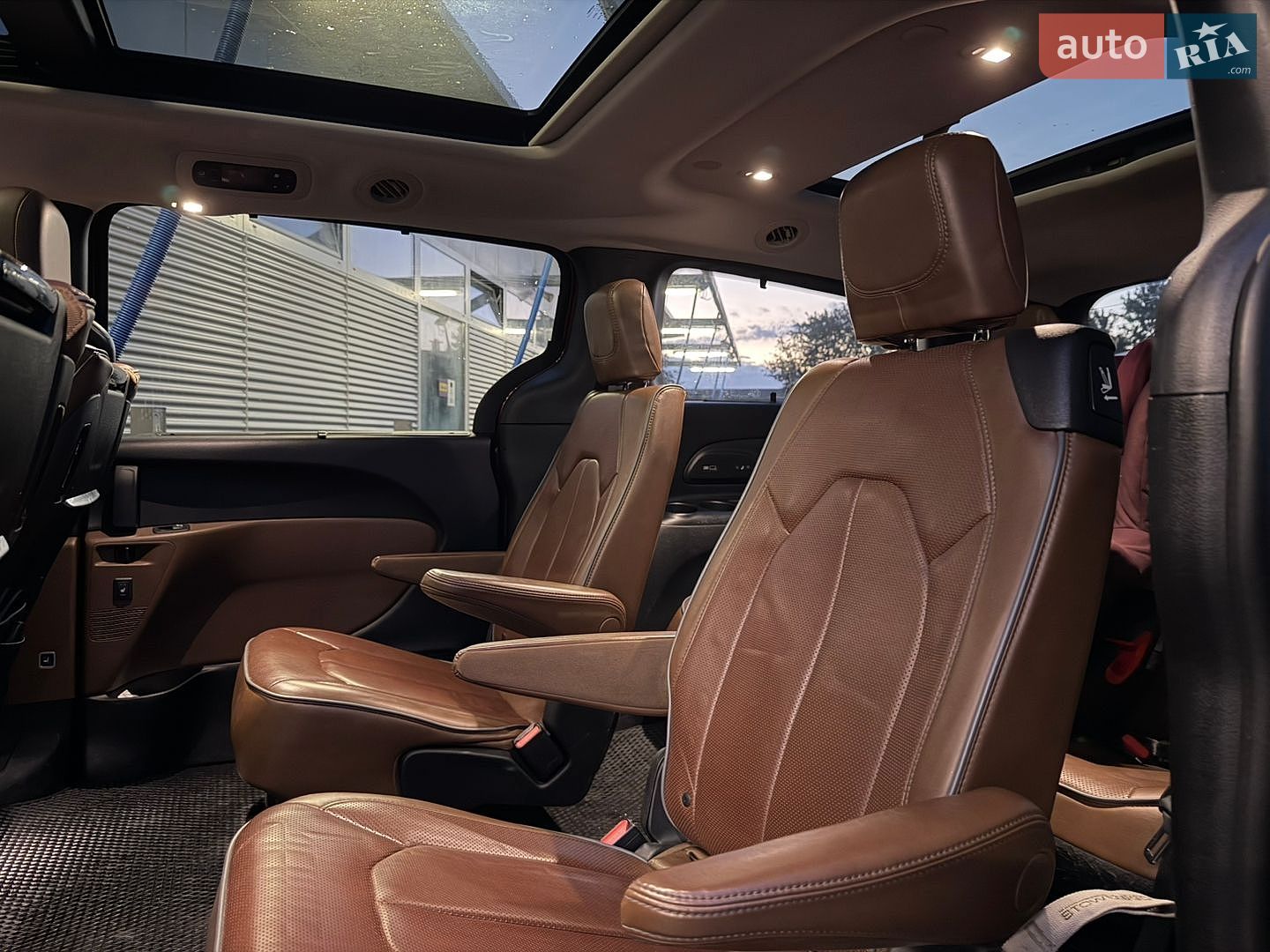 Chrysler Pacifica 2016 VIN 2C4RC1GG0HR528100 фото оголошення 14 з 16
