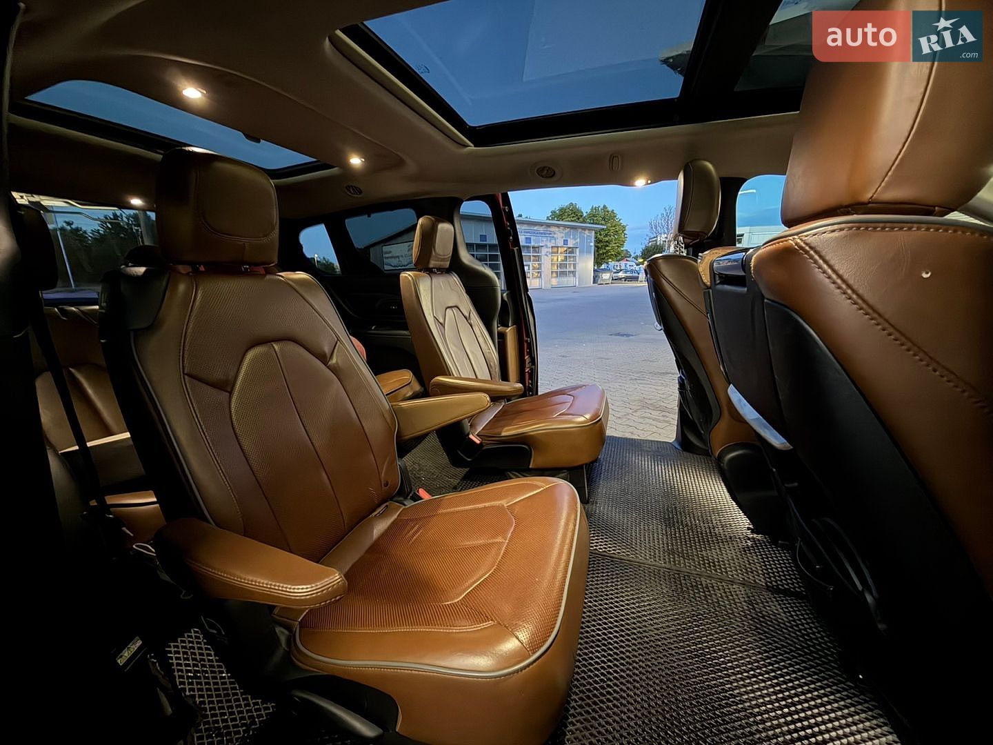 Chrysler Pacifica 2016 VIN 2C4RC1GG0HR528100 фото оголошення 15 з 16