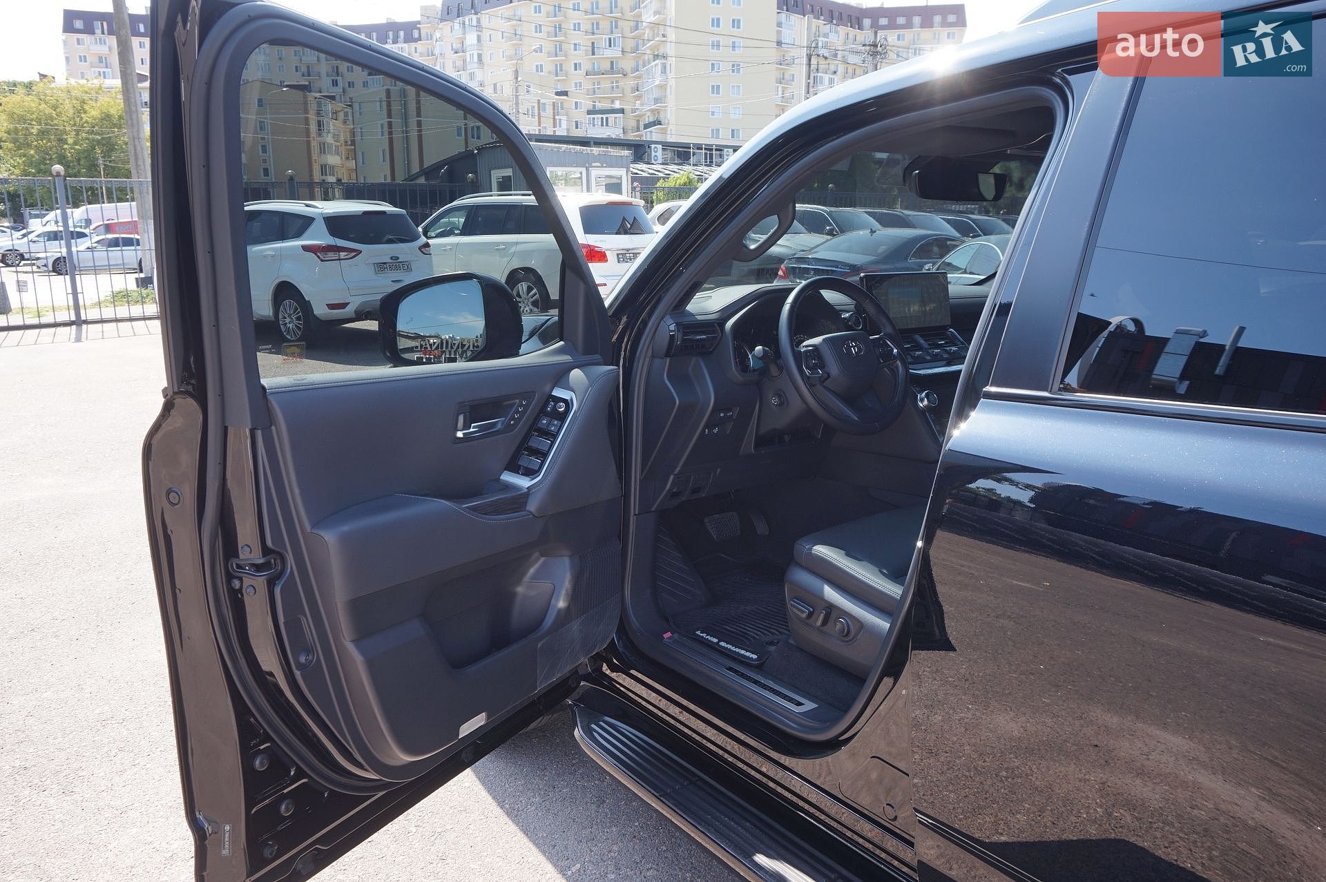 Toyota Land Cruiser 2022 VIN JTMAAABJ904014551 фото оголошення 17 з 76