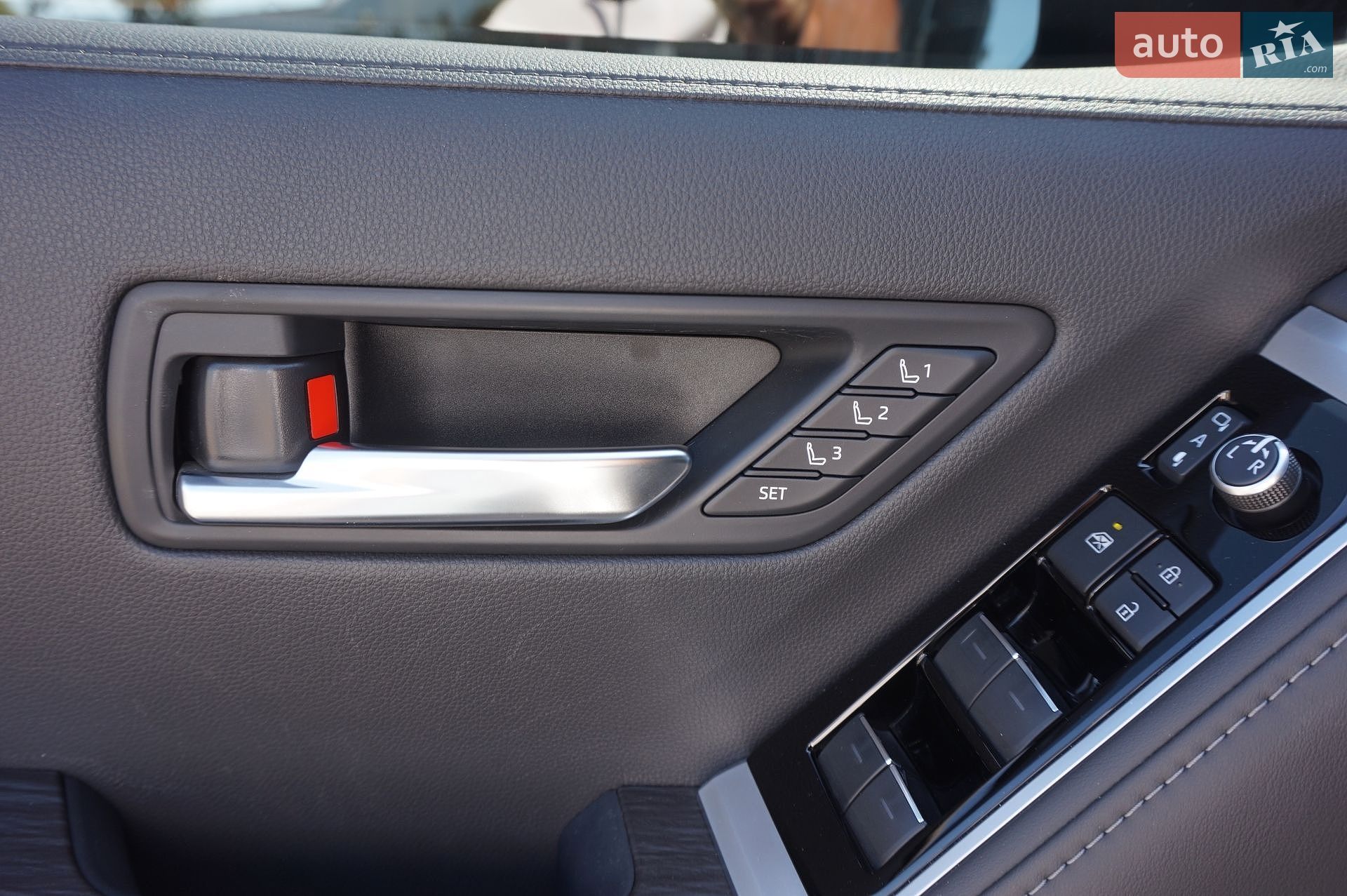 Toyota Land Cruiser 2022 VIN JTMAAABJ904014551 фото оголошення 19 з 76