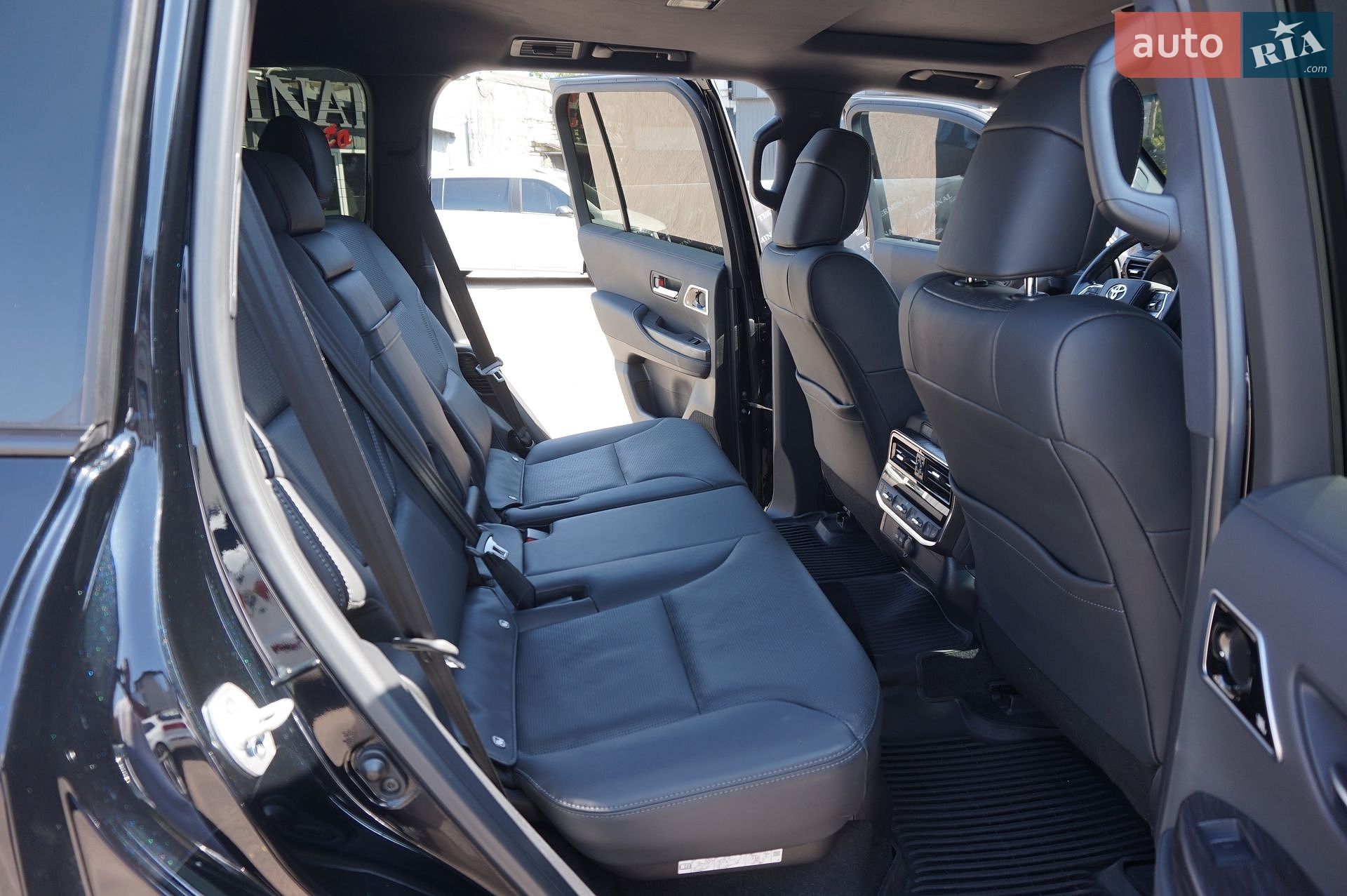 Toyota Land Cruiser 2022 VIN JTMAAABJ904014551 фото оголошення 29 з 76