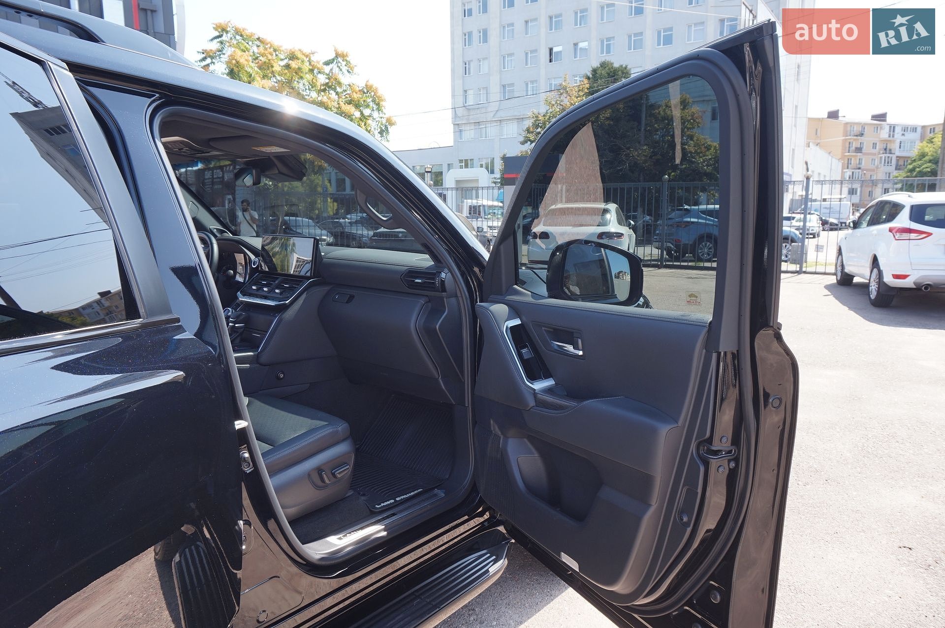 Toyota Land Cruiser 2022 VIN JTMAAABJ904014551 фото оголошення 32 з 76