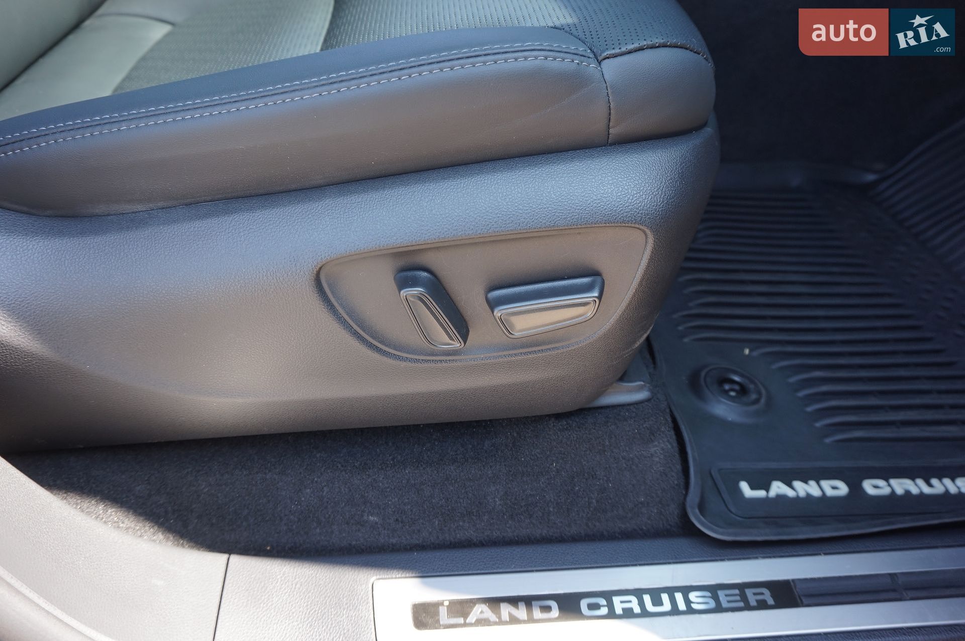 Toyota Land Cruiser 2022 VIN JTMAAABJ904014551 фото оголошення 34 з 76