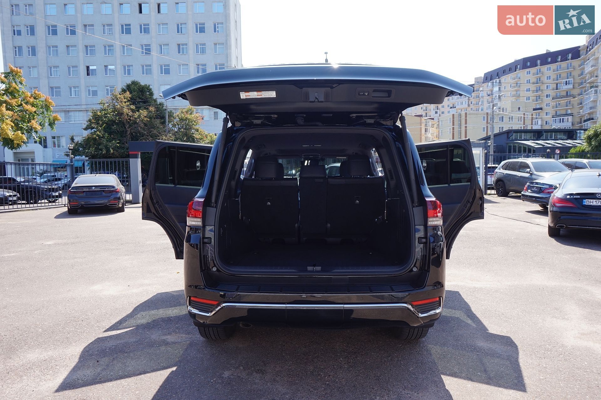 Toyota Land Cruiser 2022 VIN JTMAAABJ904014551 фото оголошення 38 з 76