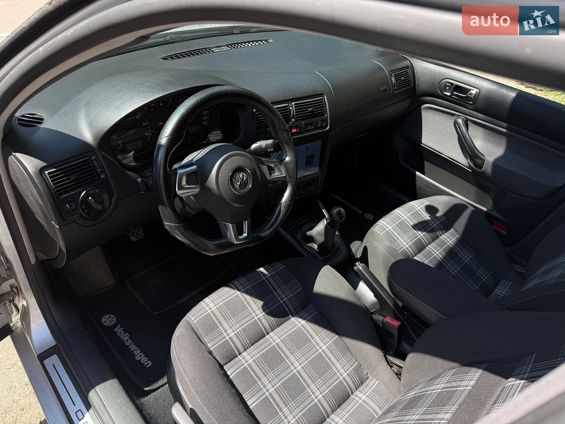 Volkswagen Golf 2003 VIN WVWZZZ1JZ3W526772 фото оголошення 4 з 15