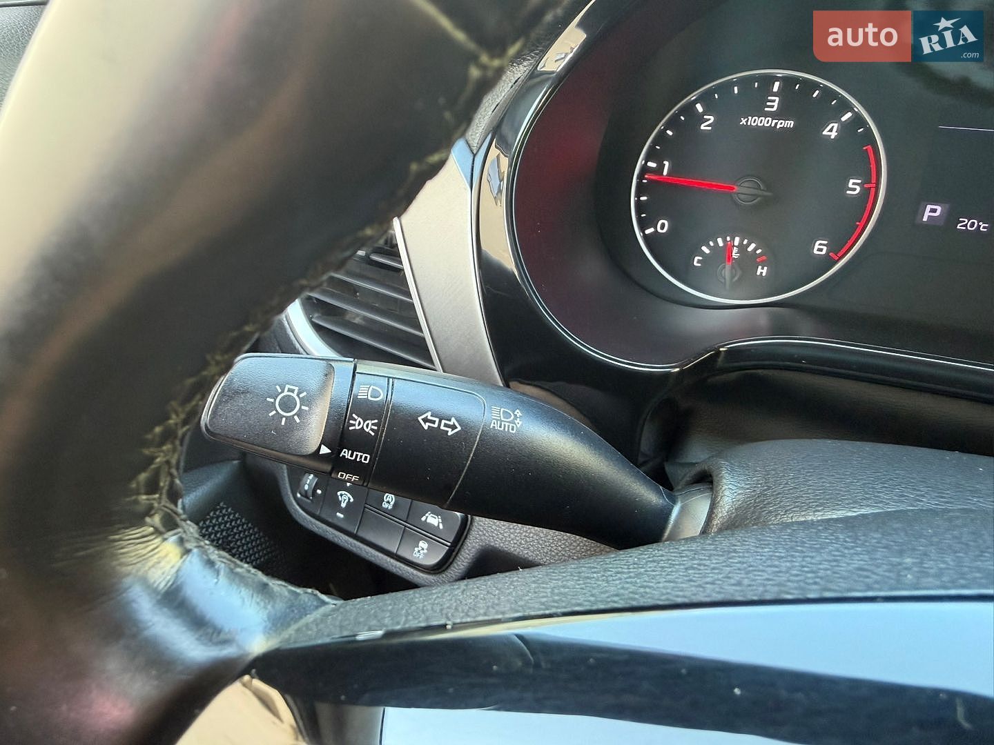 Kia Seltos 2019 VIN KNAEU815GLK008201 фото оголошення 2 з 36