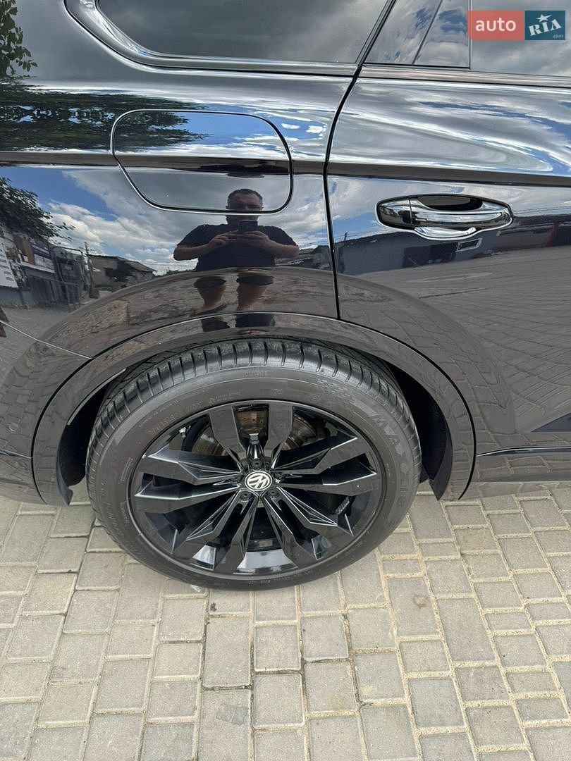Volkswagen Touareg 2018 VIN WVGZZZCRZKD021924 фото оголошення 12 з 29