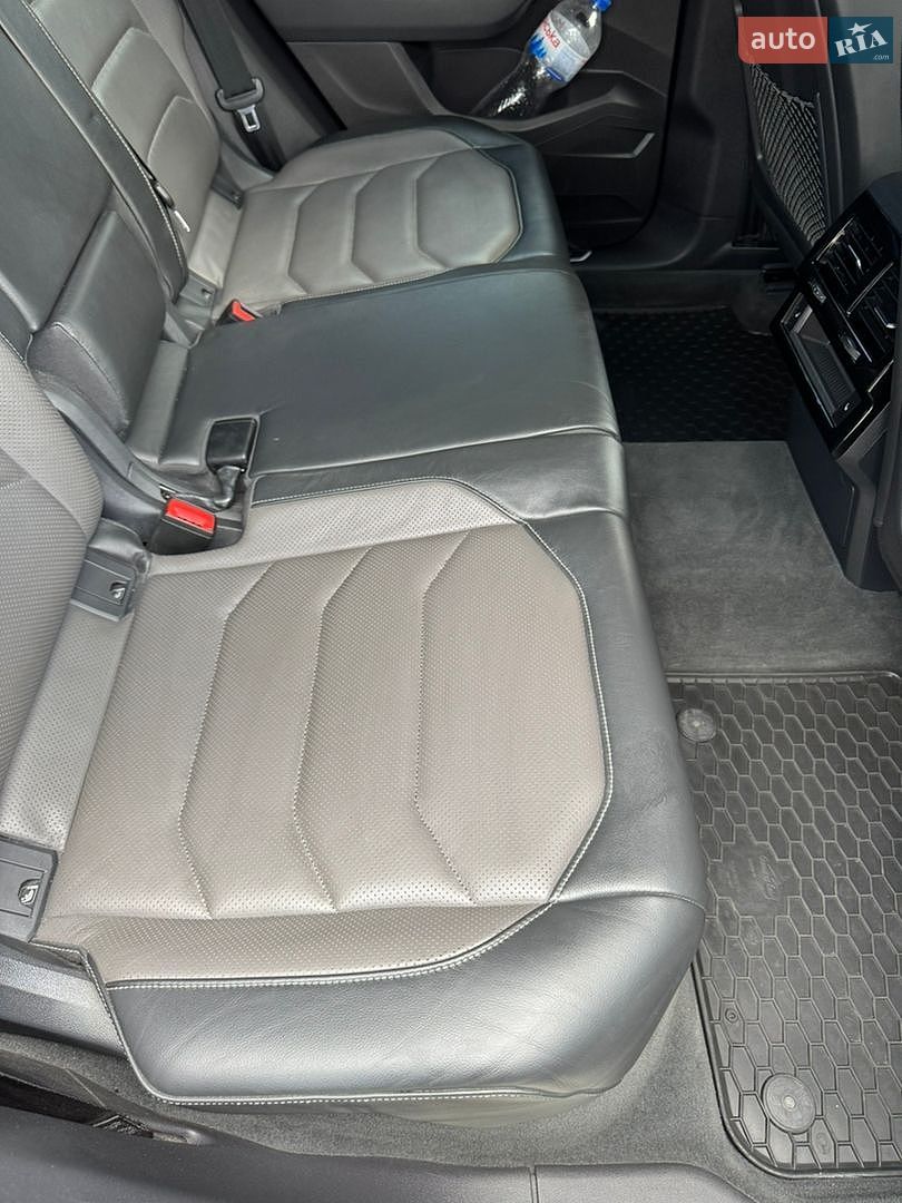 Volkswagen Touareg 2018 VIN WVGZZZCRZKD021924 фото оголошення 14 з 29