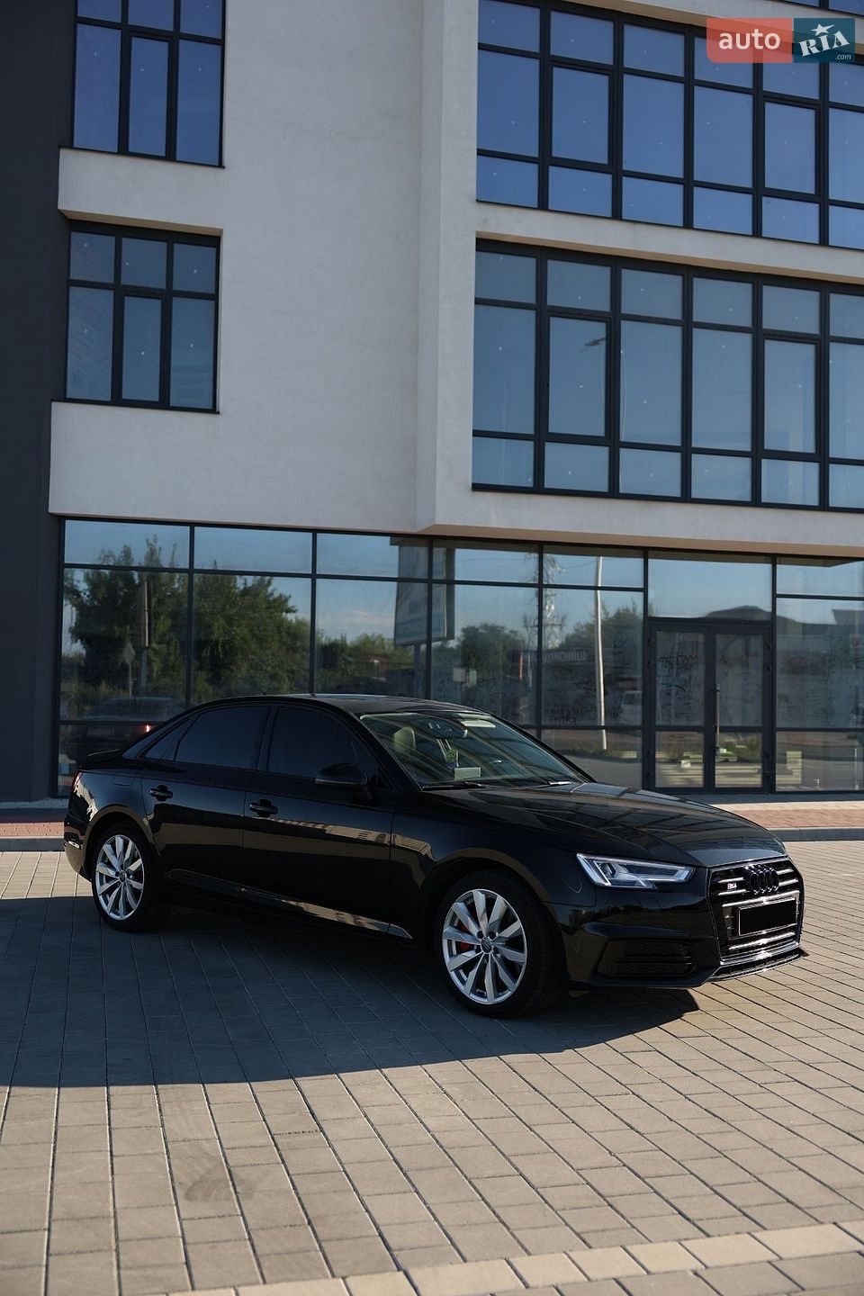 Audi A4 2016 VIN WAUANAF45HN001209 фото оголошення 2 з 20