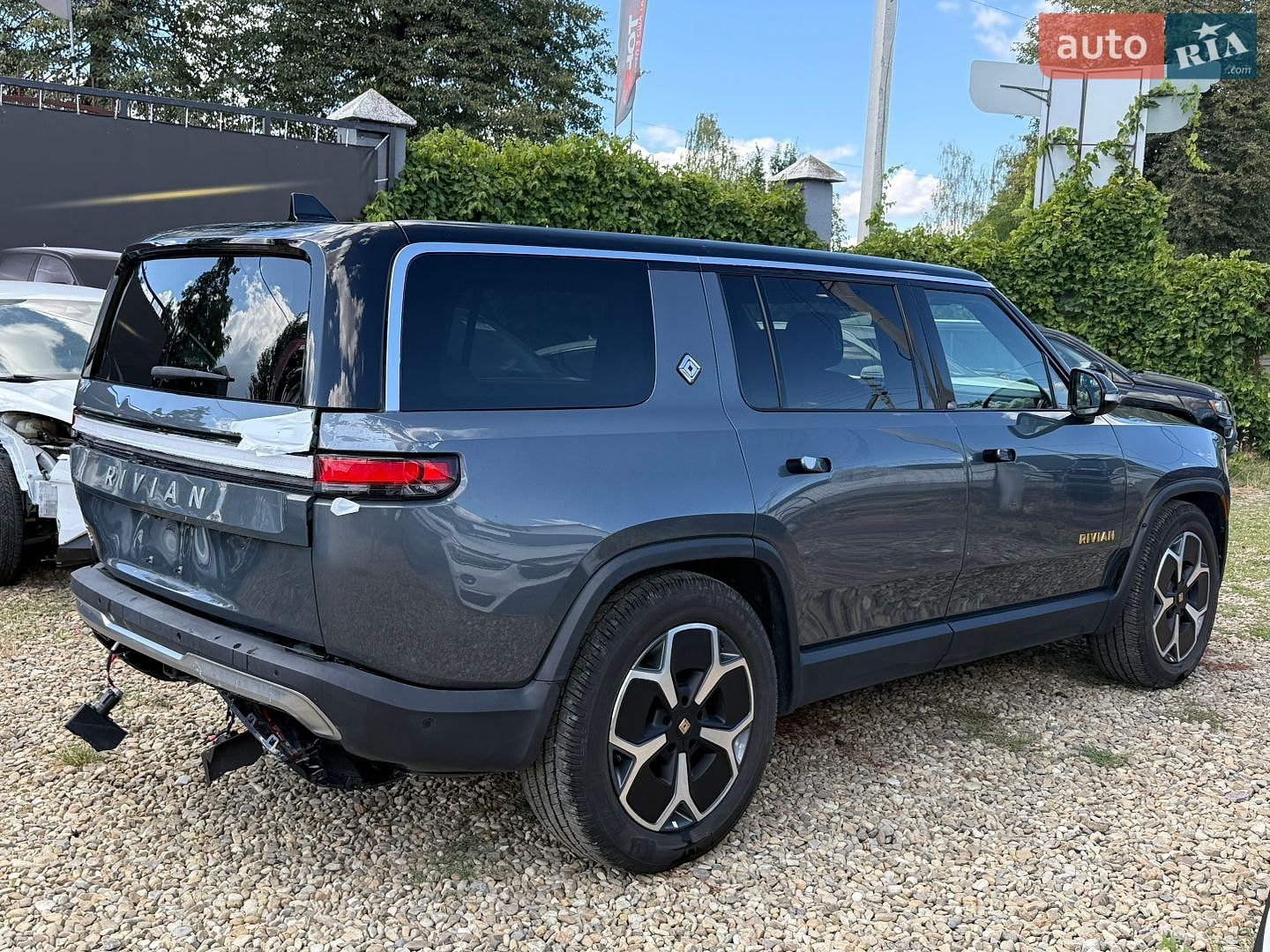 Rivian R1S 2023 VIN 7PDSGABA2PN021132 фото оголошення 4 з 30