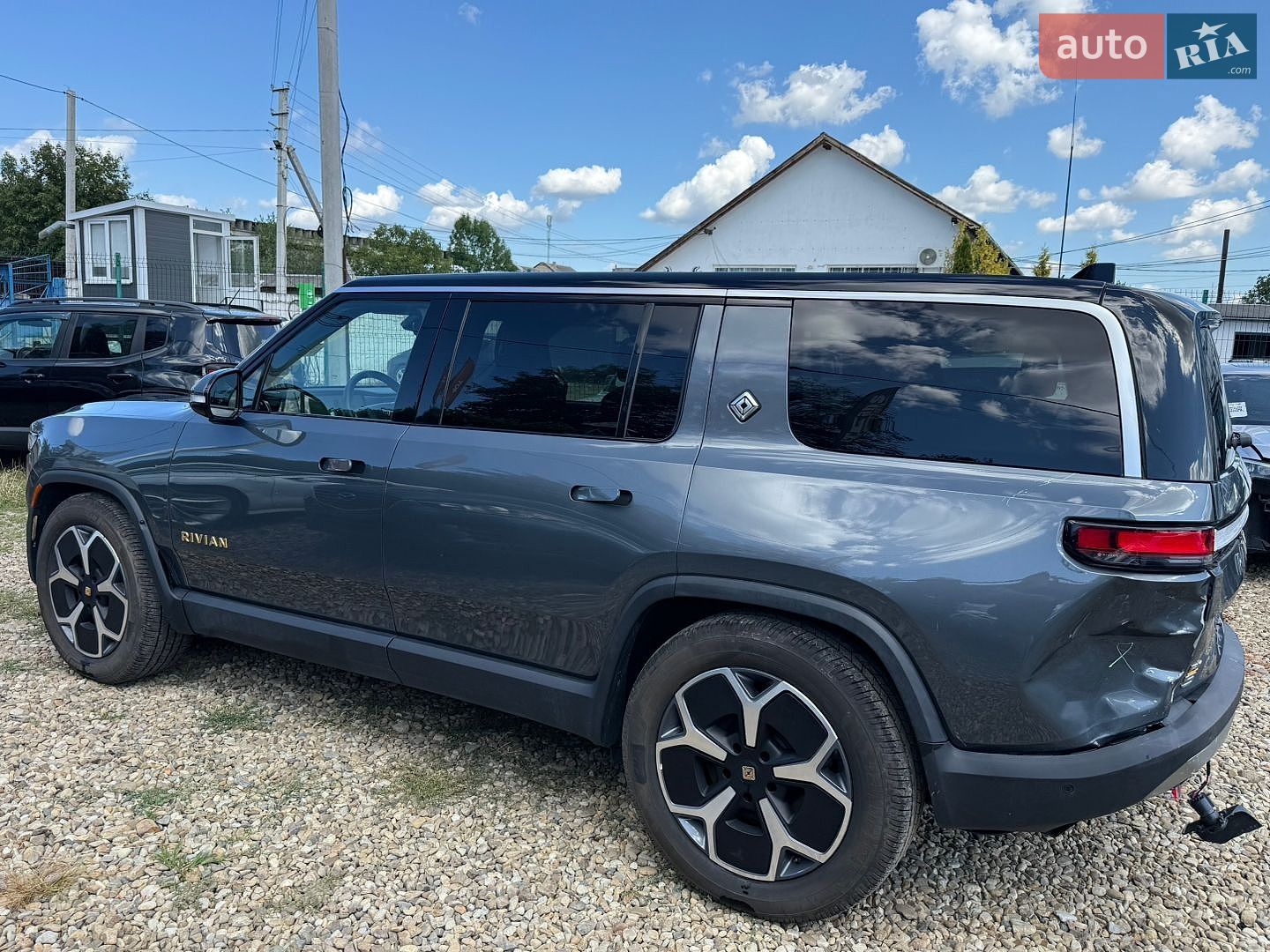 Rivian R1S 2023 VIN 7PDSGABA2PN021132 фото оголошення 7 з 30